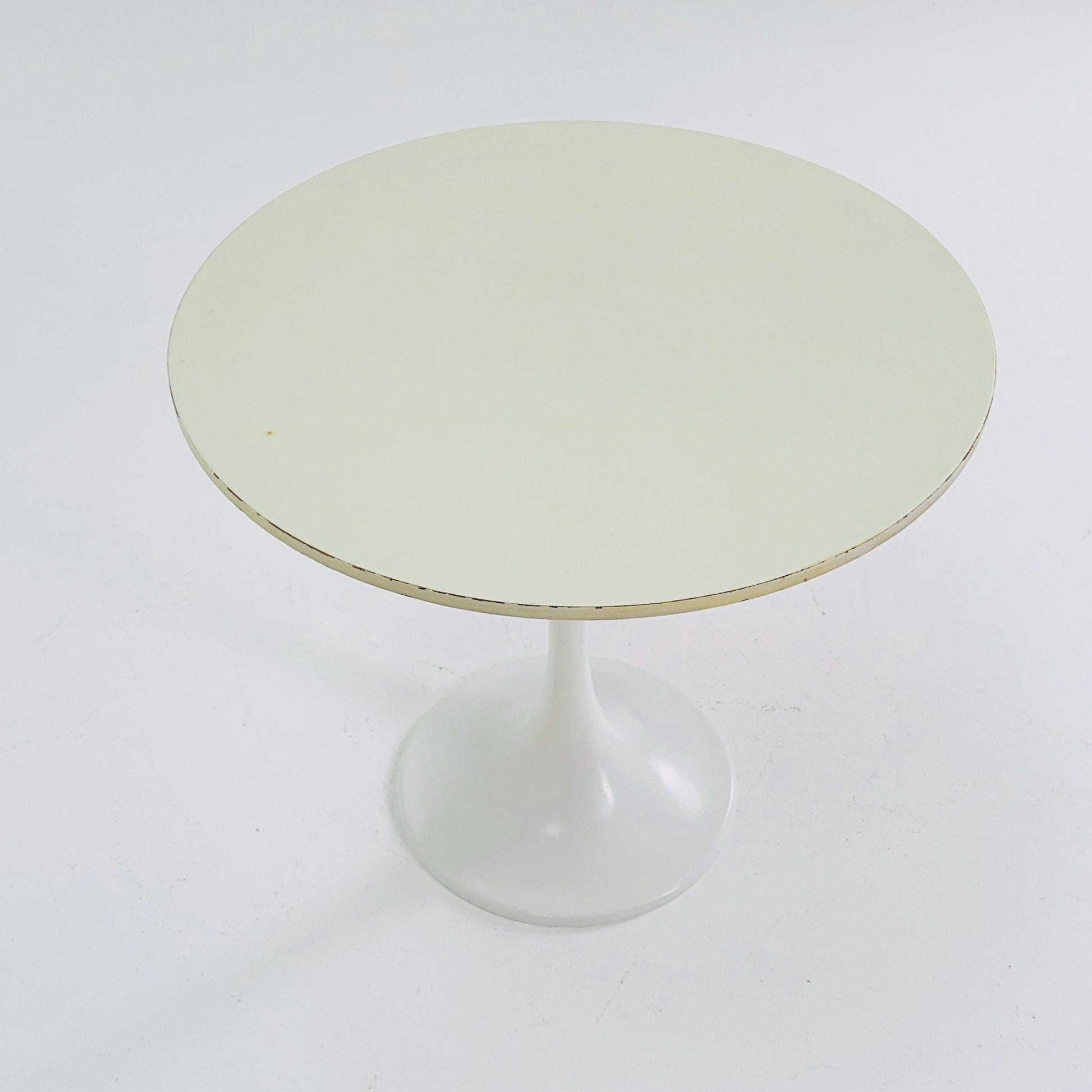 mid century Early Tulip Side Table by Eero Saarinen for Knoll International – White – 1970