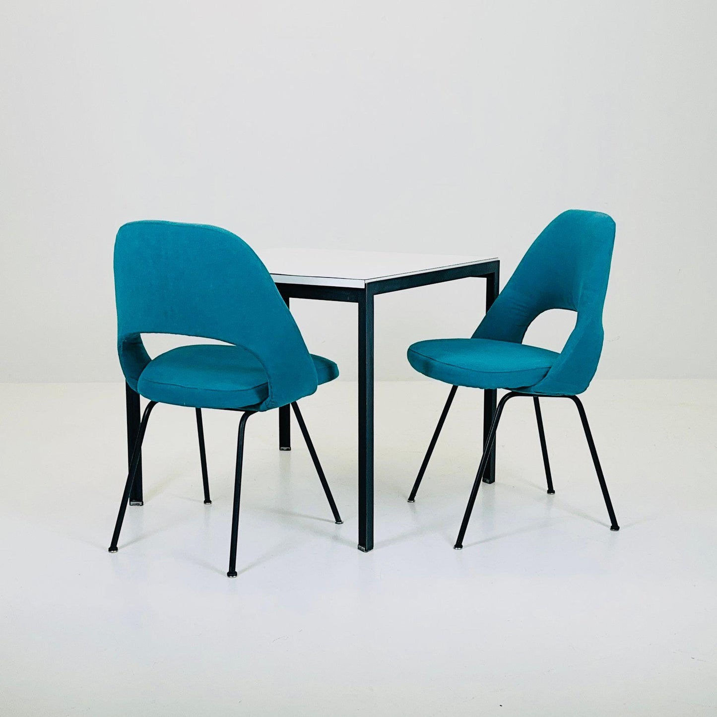 Set of 2 Mid century Dining Chairs Modell 72 by Eero Saarinen for Knoll International 1960s