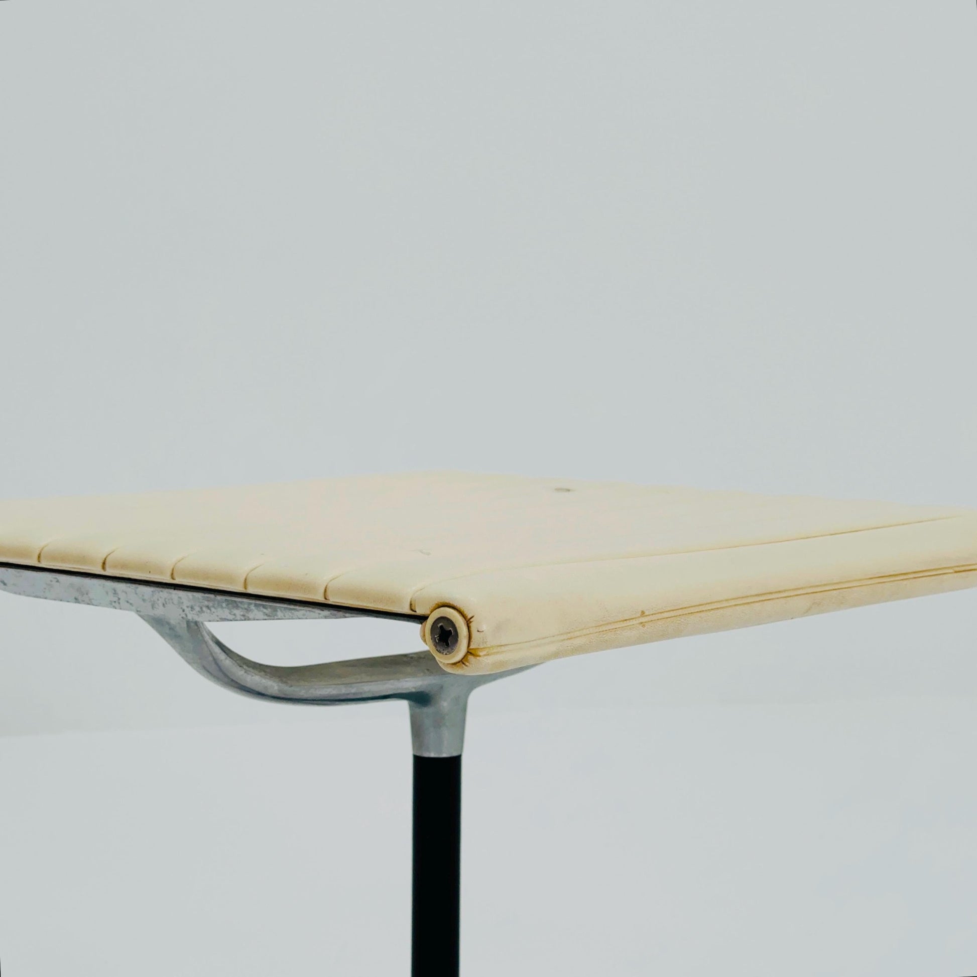 Mid Century Charles & Ray Eames EA 125 Aluminium Leather Ottoman by Herman Miller, USA, 1980s