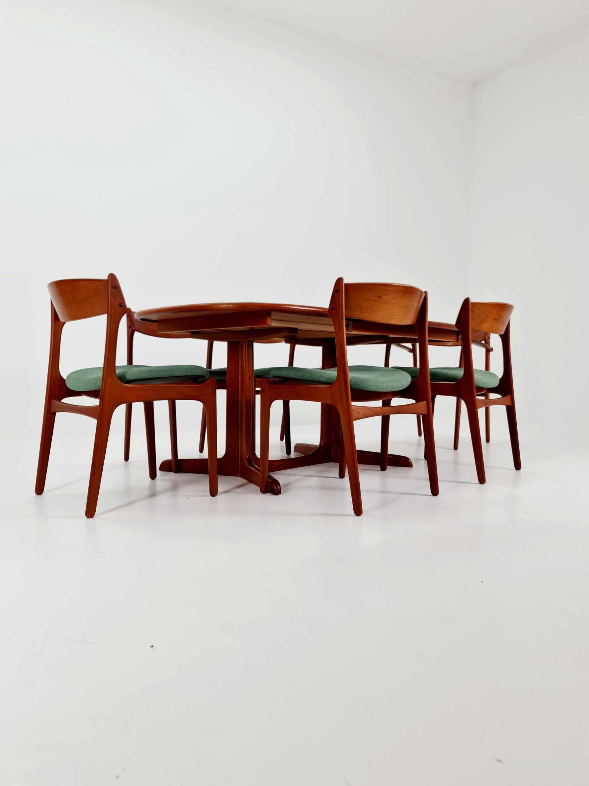 Vintage Danish Teak Oval Dining table by Gudme Möbelfabrik A/S , 1960s