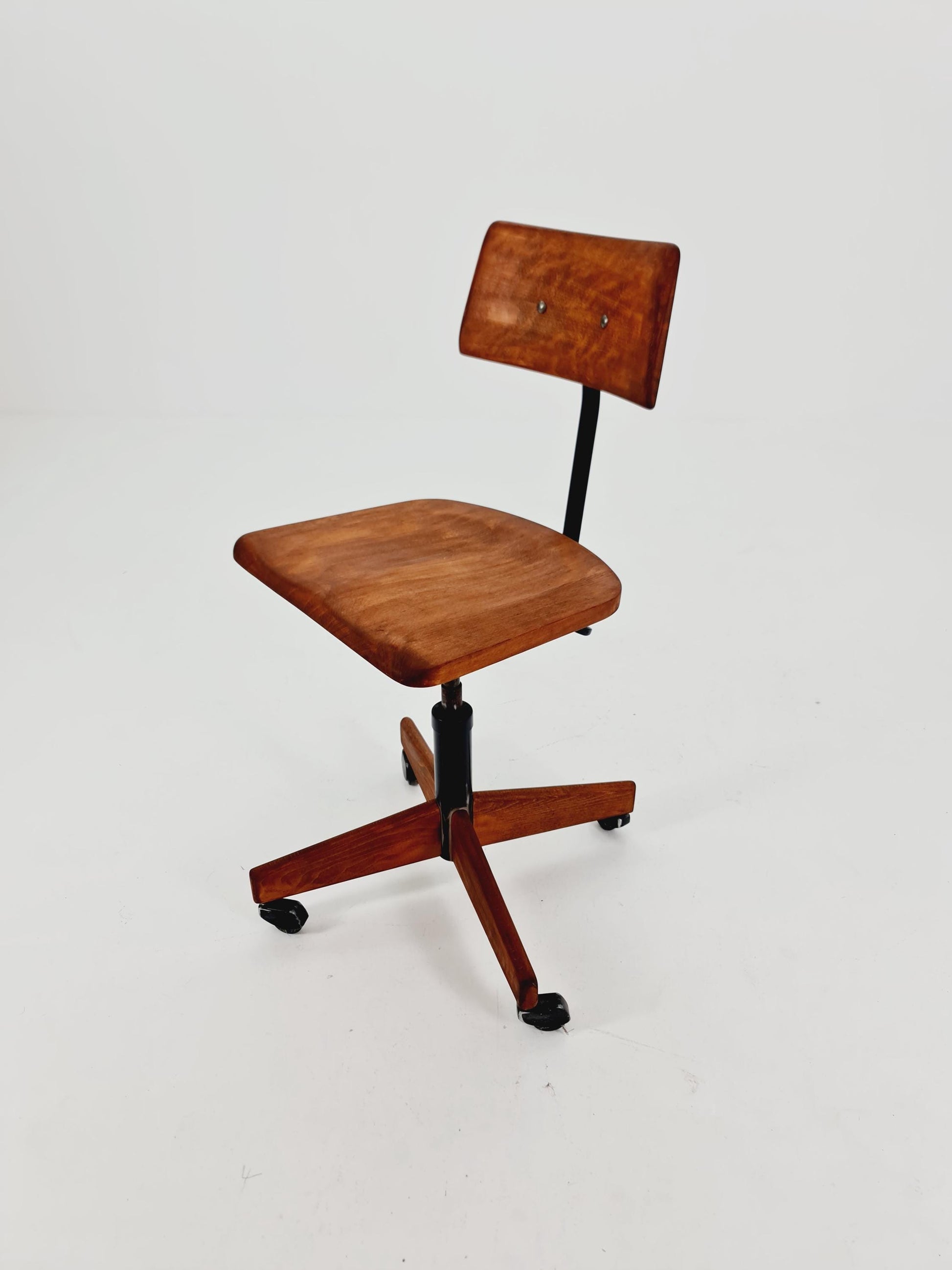 Bauhaus swivel office chair in solid wood By SToll Giroflix Modell 7075 ,1960s