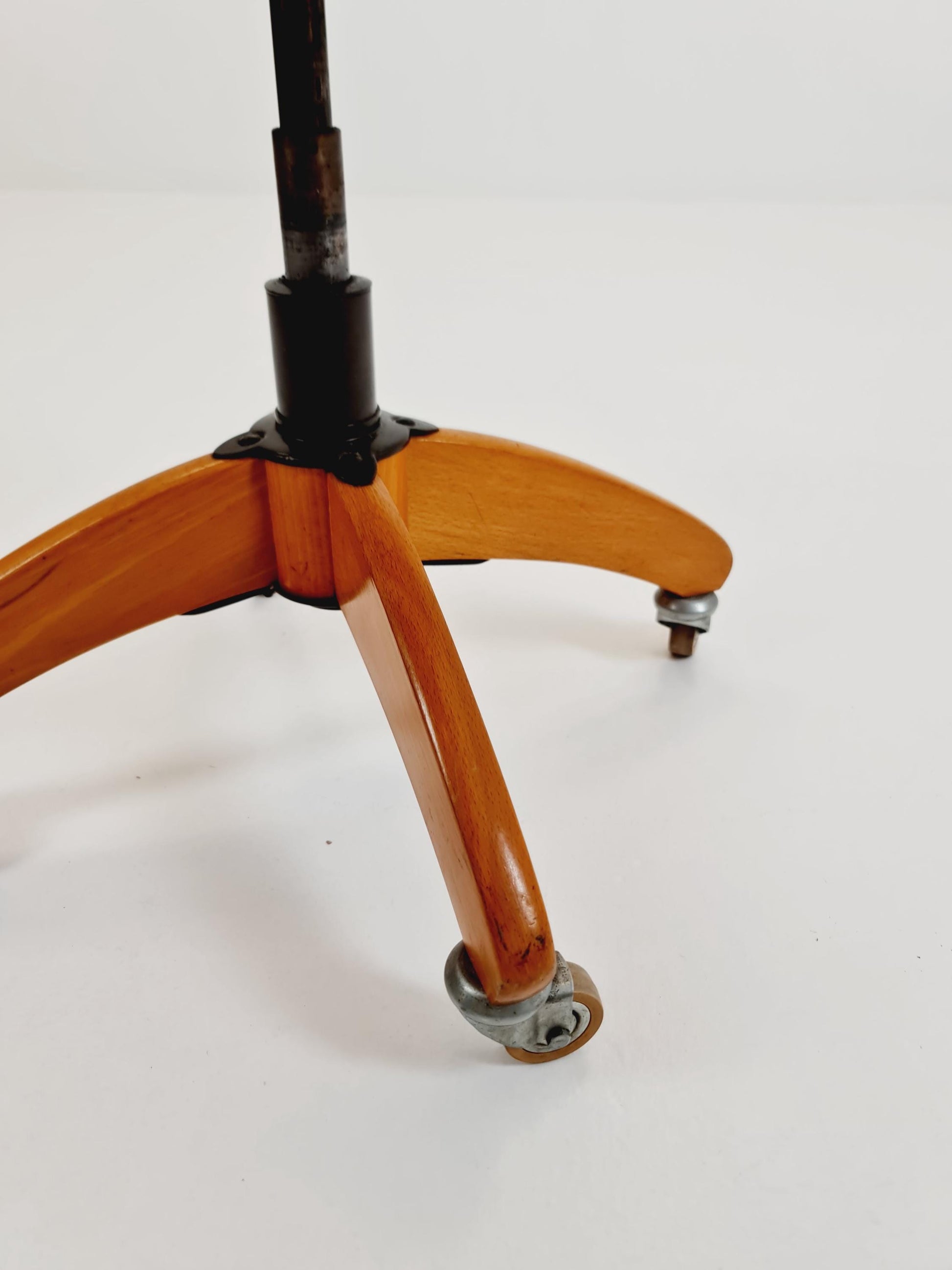 Bauhaus swivel office chair in solid wood By Böhler ,1940s