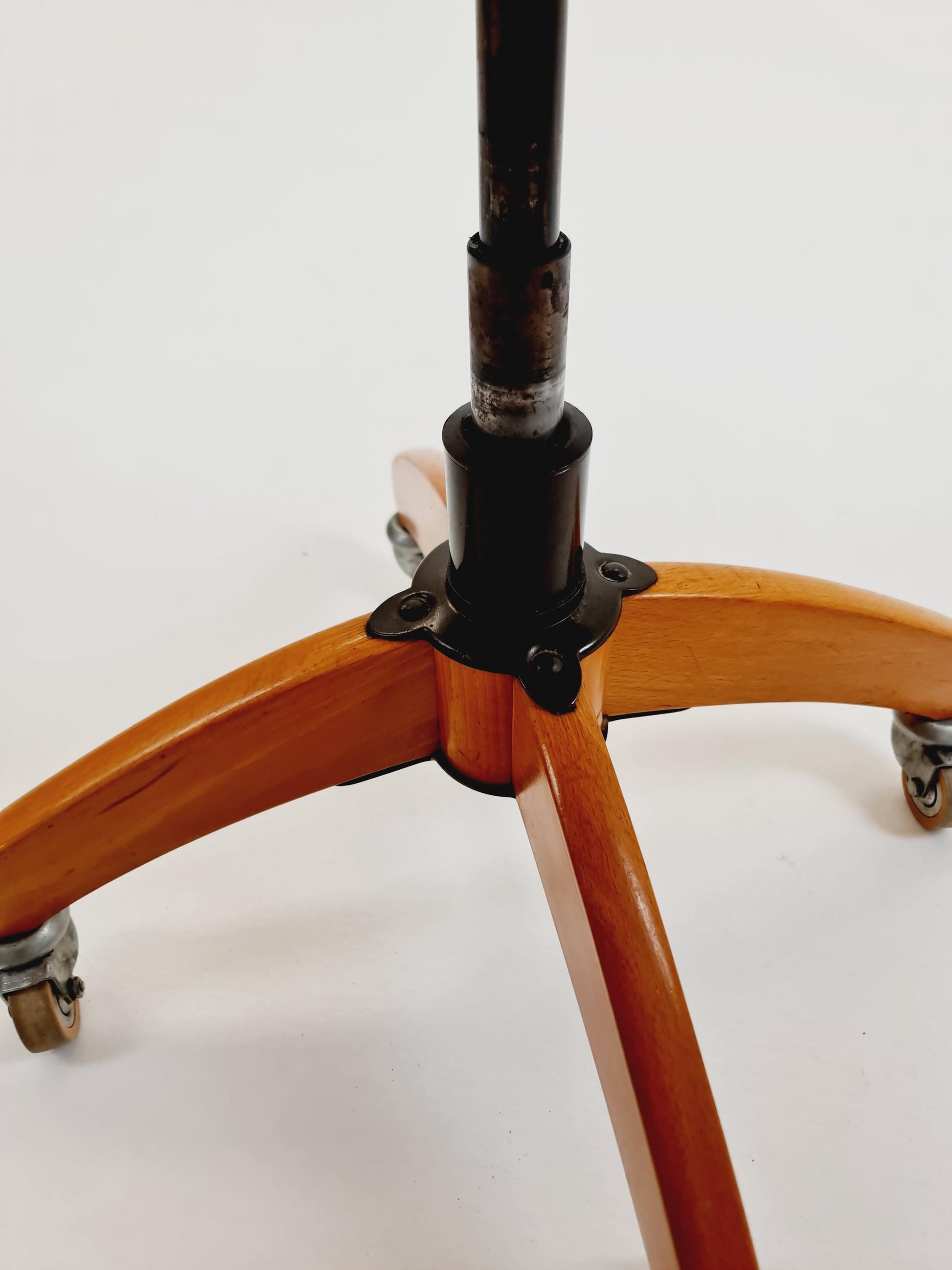 Bauhaus swivel office chair in solid wood By Böhler ,1940s