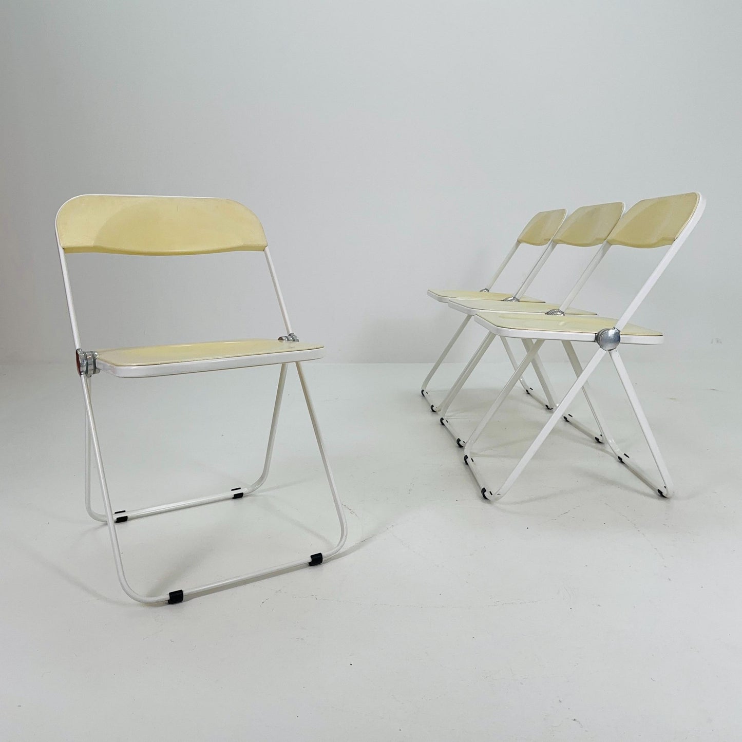Set of 4 Mid century Italian Plia Folding cream white Chair by Giancarlo Piretti for Castelli, 1970s