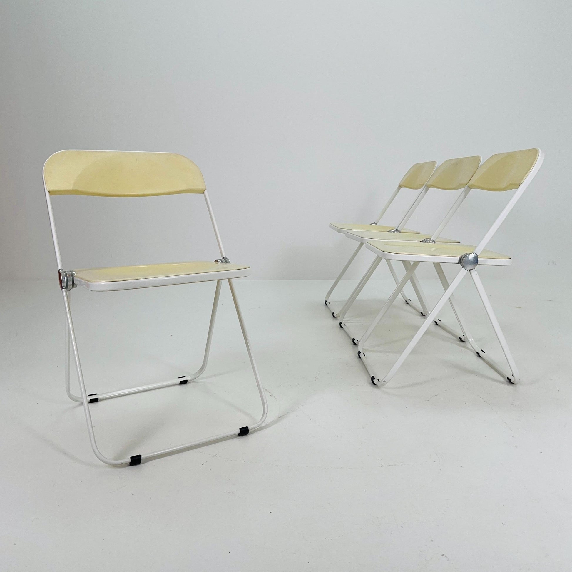 Set of 4 Mid century Italian Plia Folding cream white Chair by Giancarlo Piretti for Castelli, 1970s