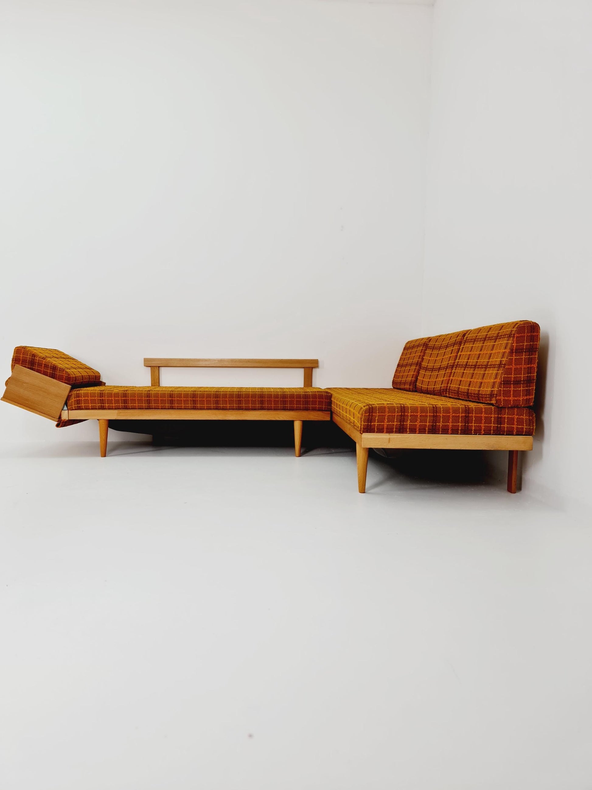 Rare Midcentury Swan Daybed Oak wood , with storage place By Haldor Vik and Ingmar Relling for Ekornes , 1950s