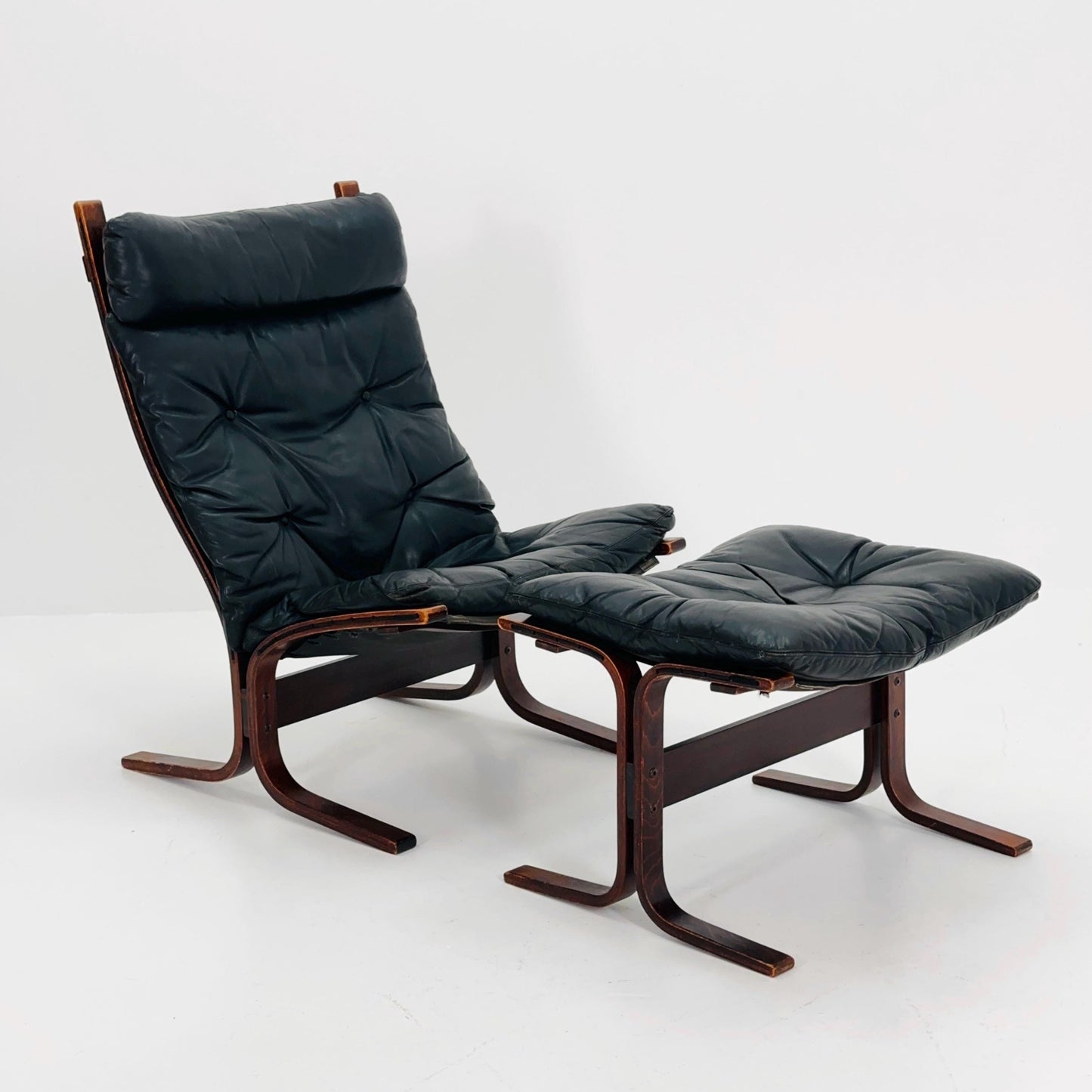Mid century armchair “Siesta” and its ottoman by Ingmar Relling, Westnofa Furniture, Norway 1960s