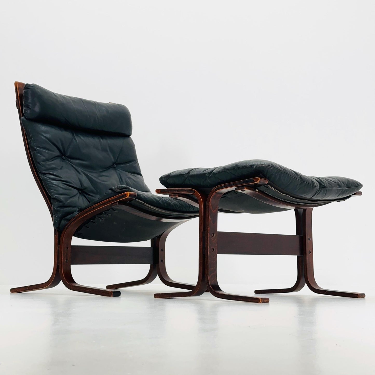 Mid century armchair “Siesta” and its ottoman by Ingmar Relling, Westnofa Furniture, Norway 1960s