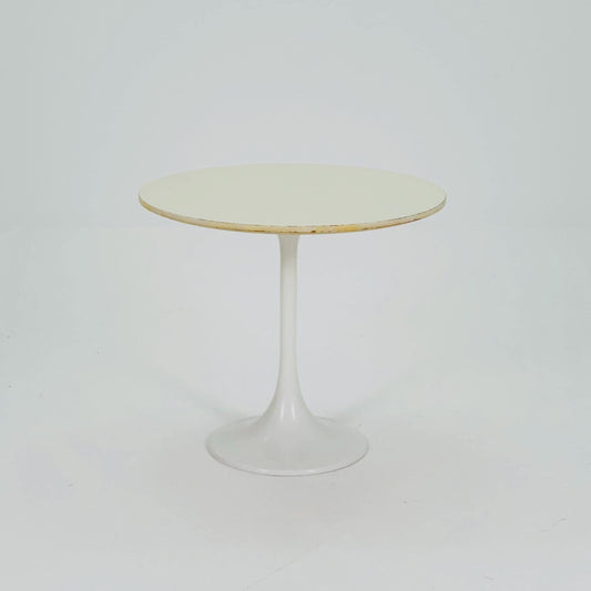 mid century Early Tulip Side Table by Eero Saarinen for Knoll International – White – 1970