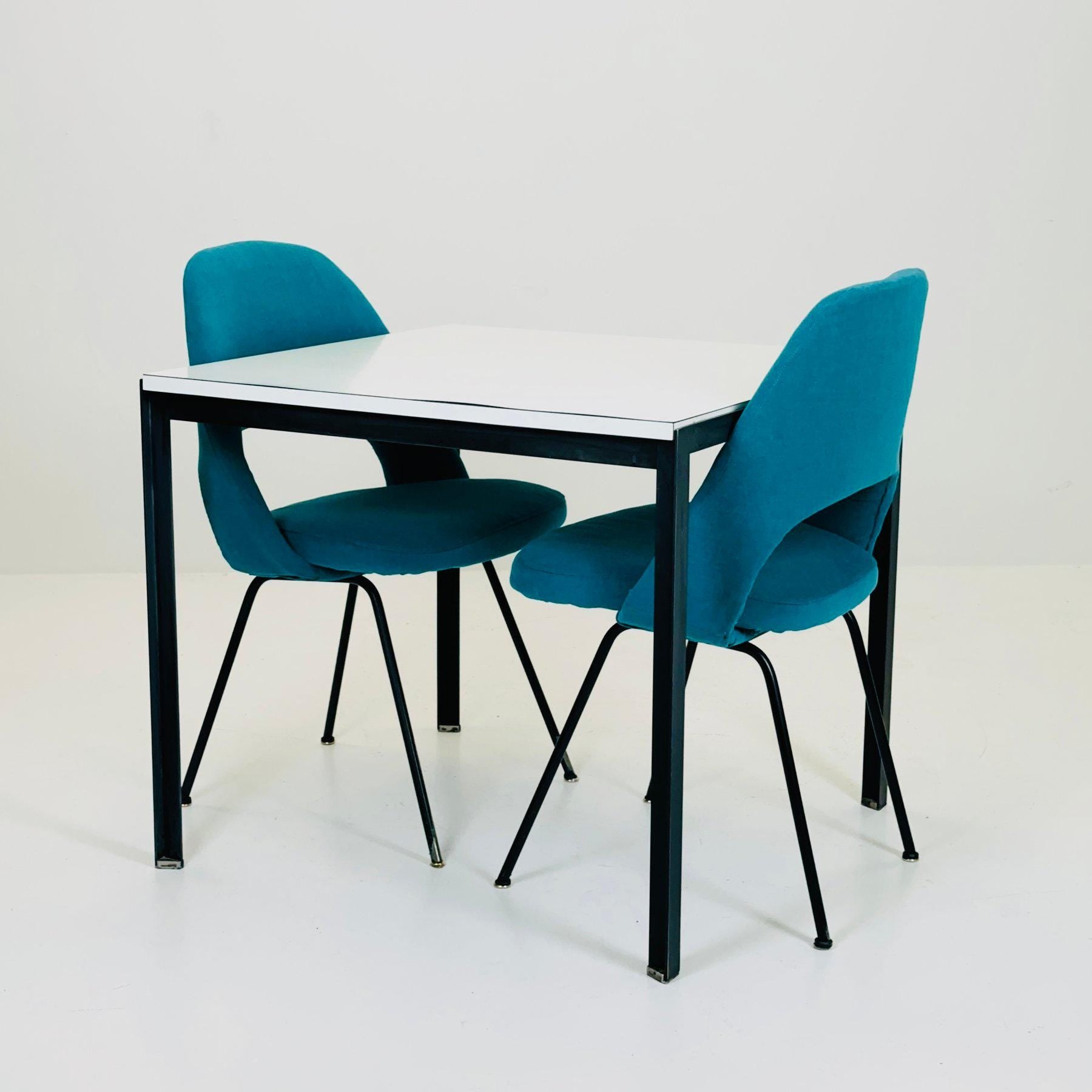 Set of 2 Mid century Dining Chairs Modell 72 by Eero Saarinen for Knoll International 1960s