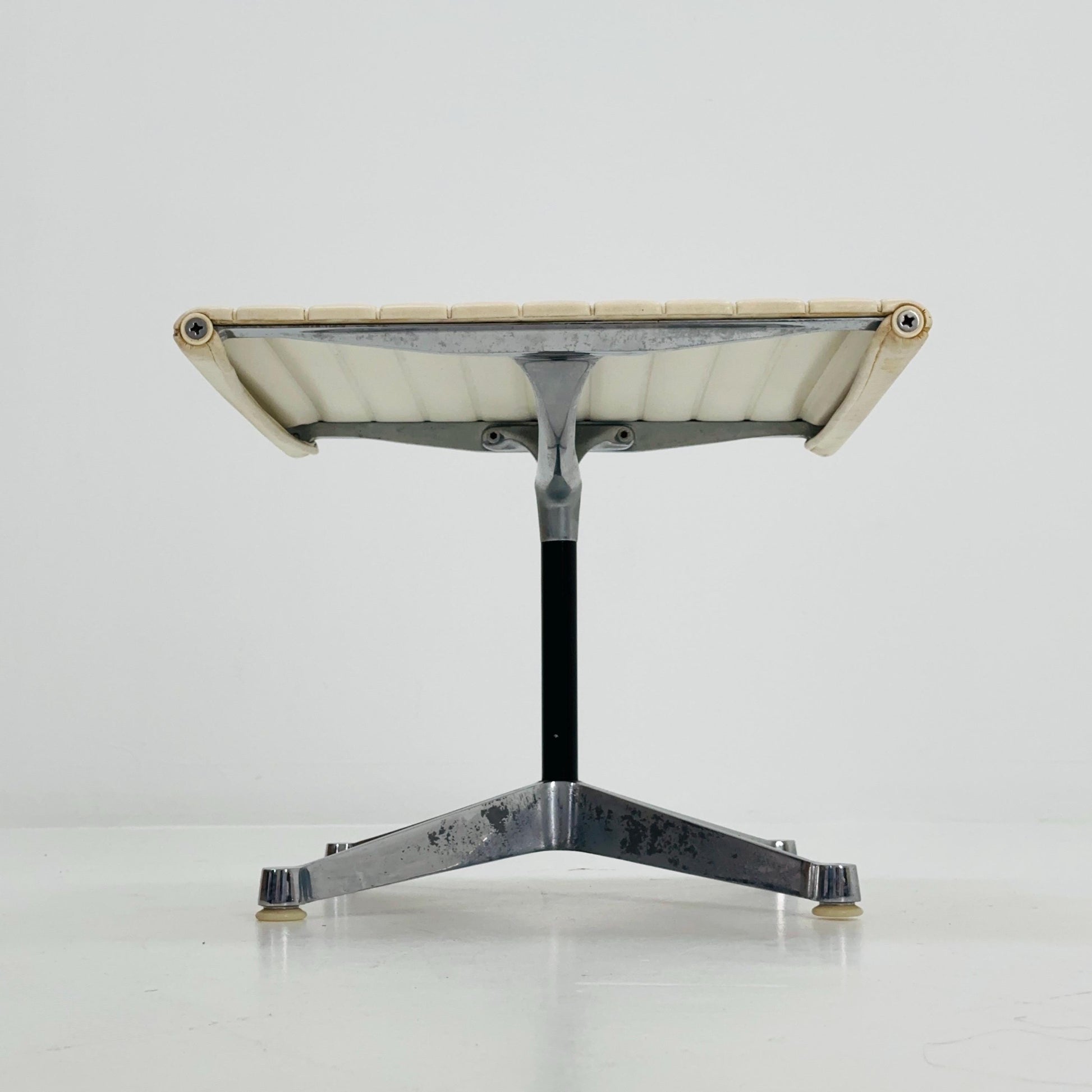 Mid Century Charles & Ray Eames EA 125 Aluminium Leather Ottoman by Herman Miller, USA, 1980s