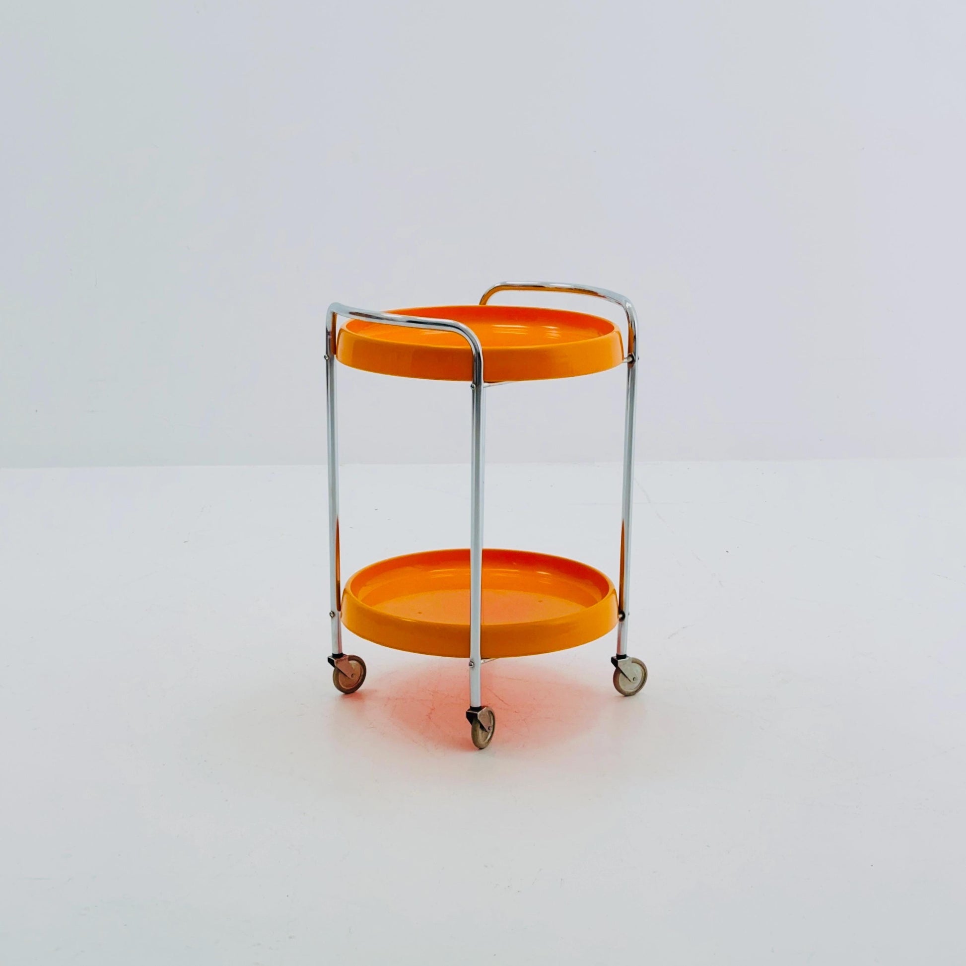 Mid century Spaceage Plastic and Metal Chrome Round Italian Bar Cart, 1980s