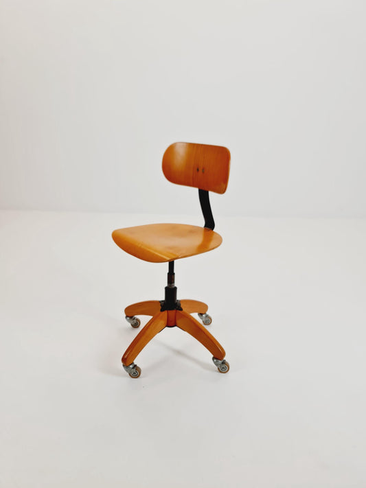 Bauhaus swivel office chair in solid wood By Böhler ,1940s