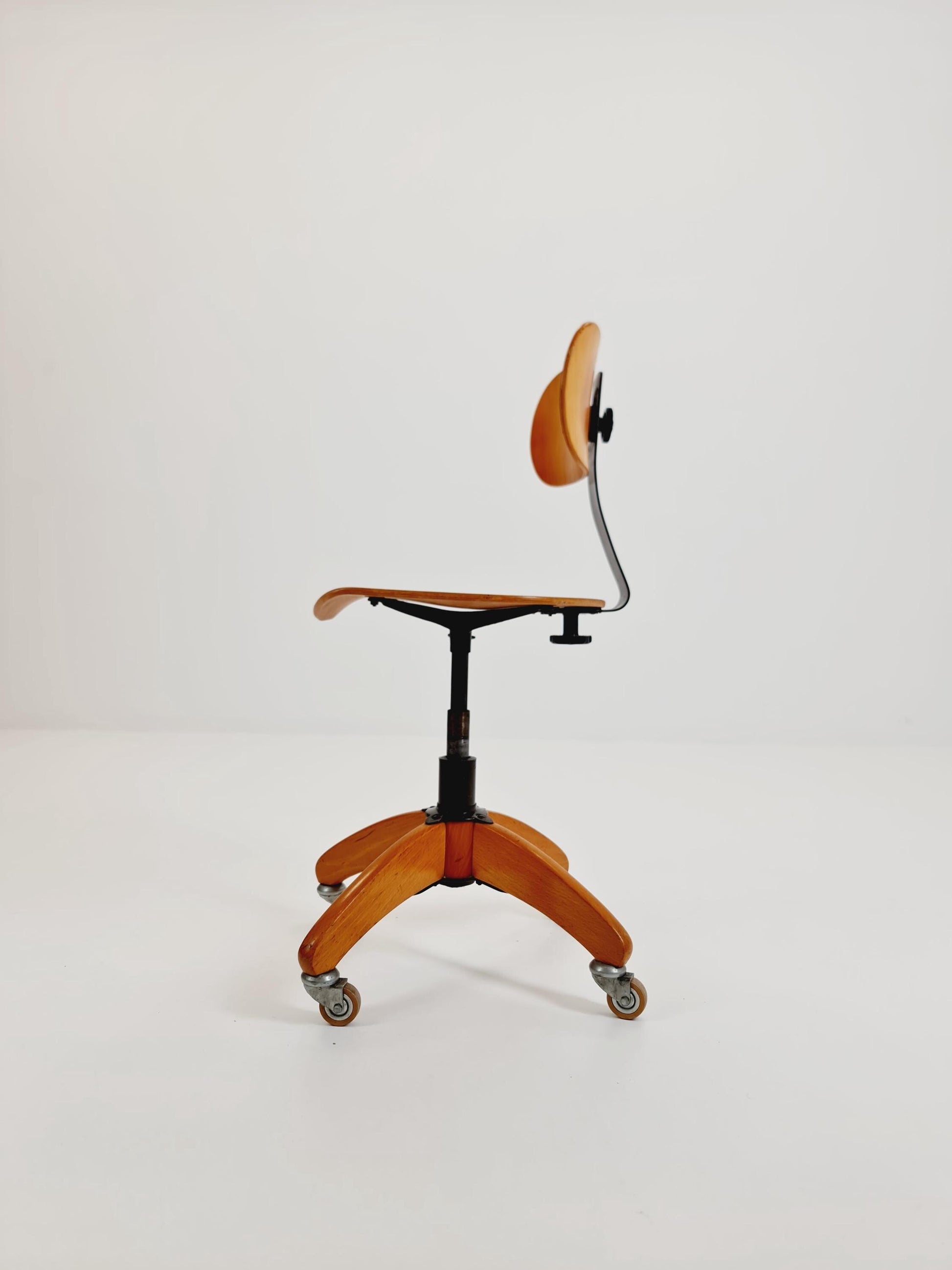 Bauhaus swivel office chair in solid wood By Böhler ,1940s
