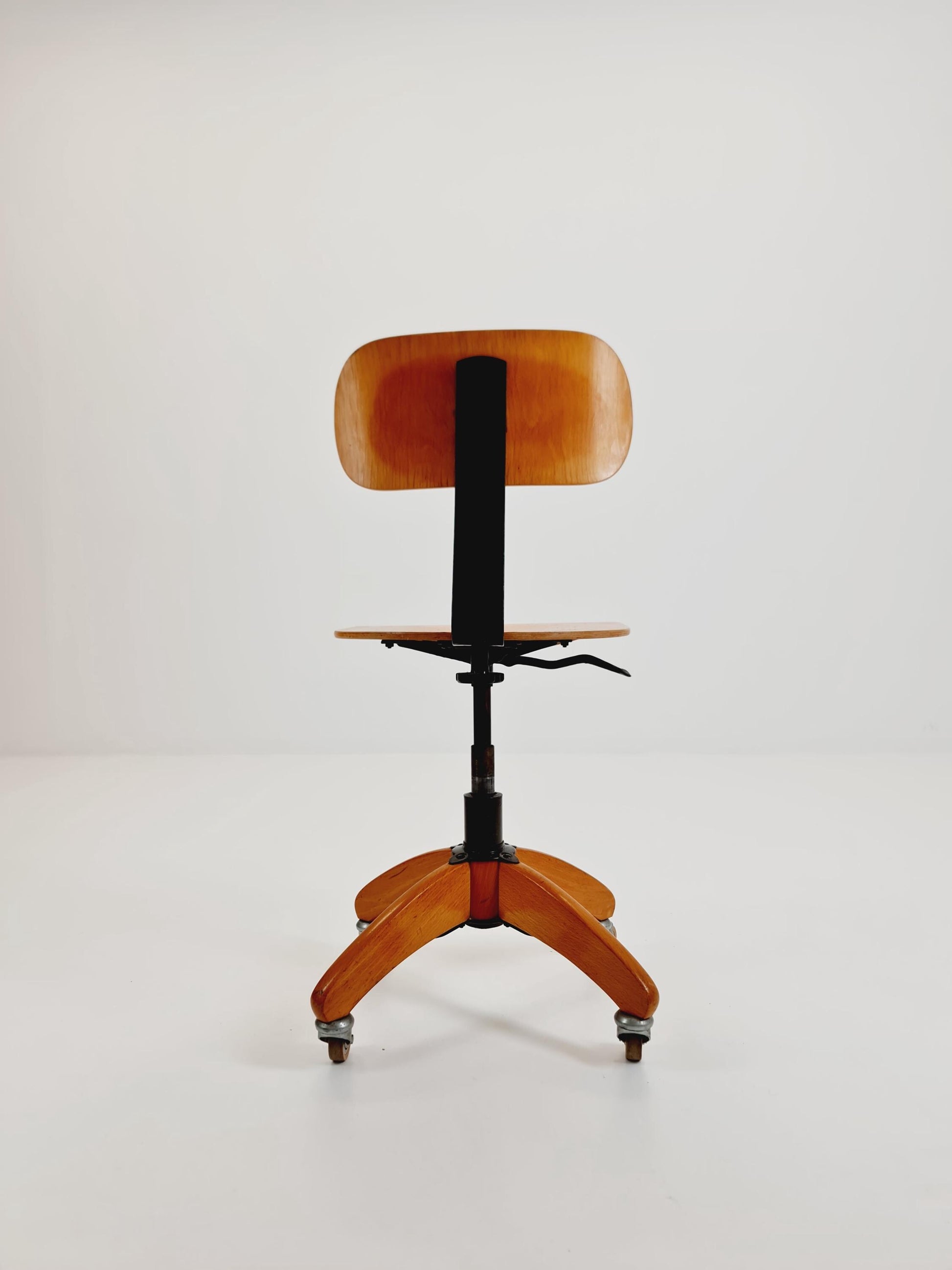 Bauhaus swivel office chair in solid wood By Böhler ,1940s