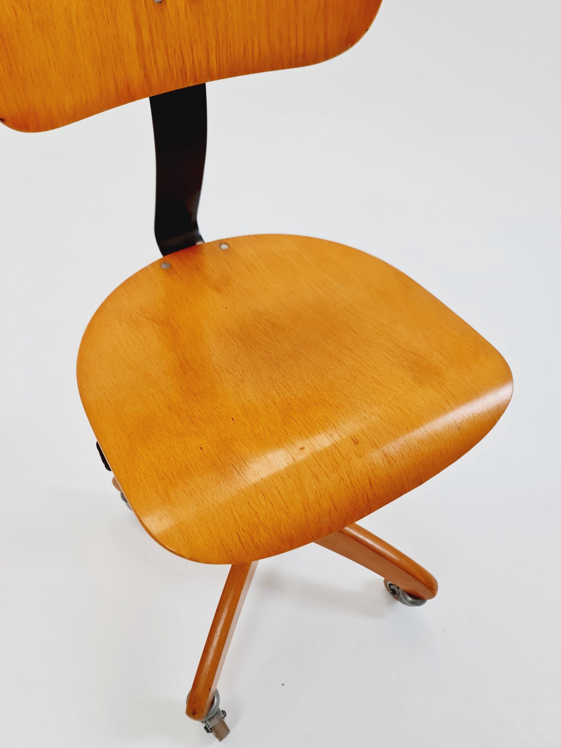 Bauhaus swivel office chair in solid wood By Böhler ,1940s