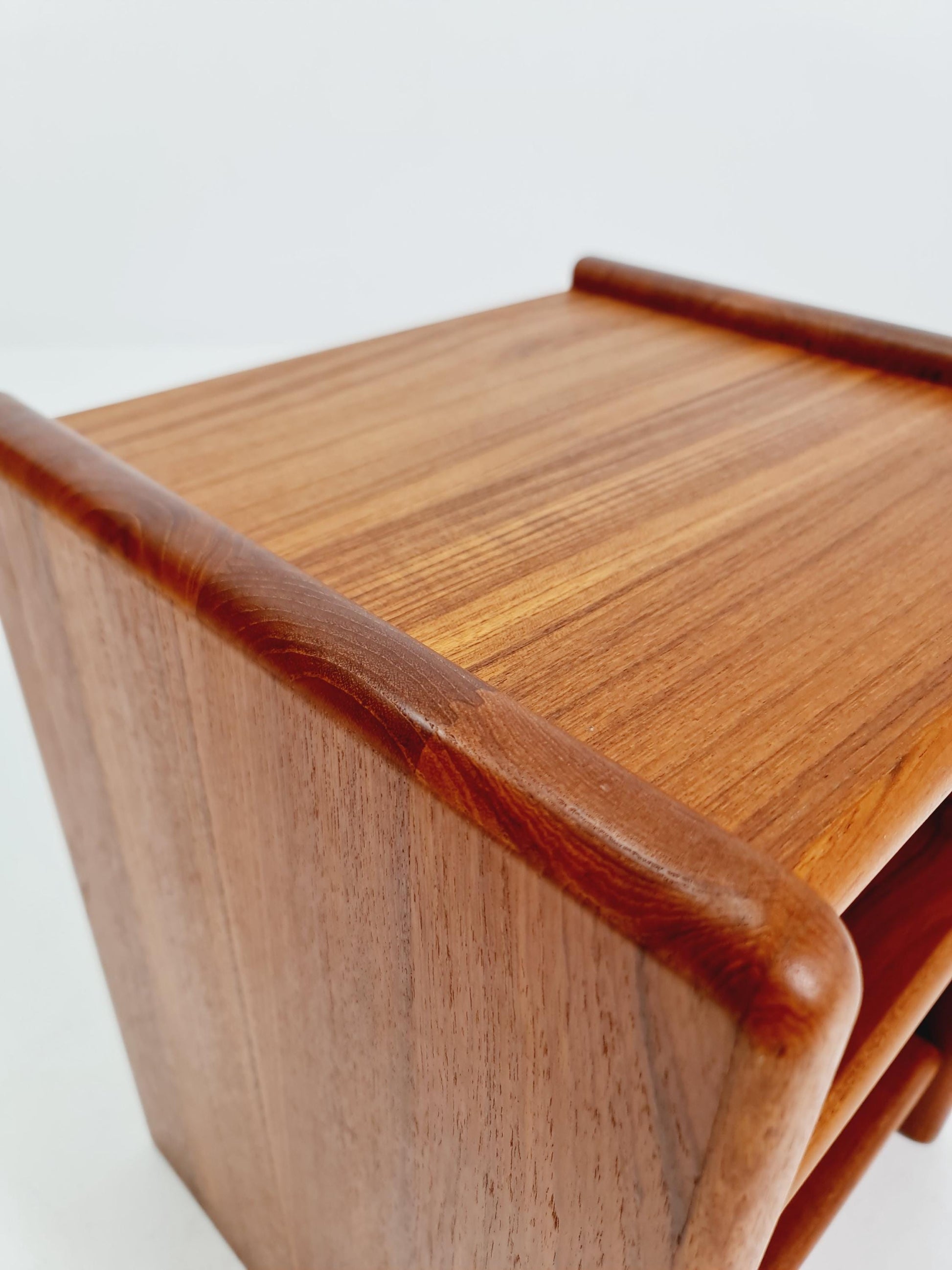 Vintage mid century danish sidetable in solid teak/nightstand By Dyrlund , 1960s