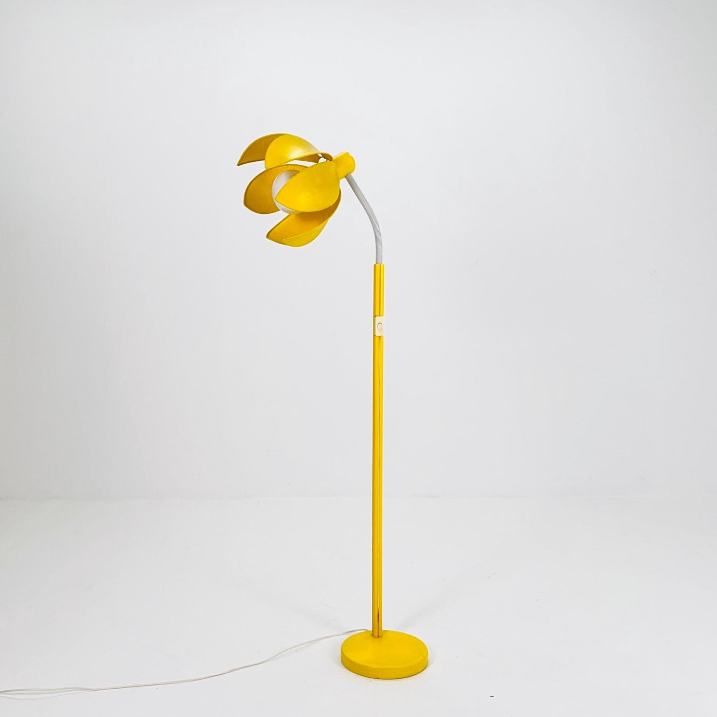 Rare Italian Cocoon Floor Lamp – Yellow Mid-Century Modern Design, 1970s