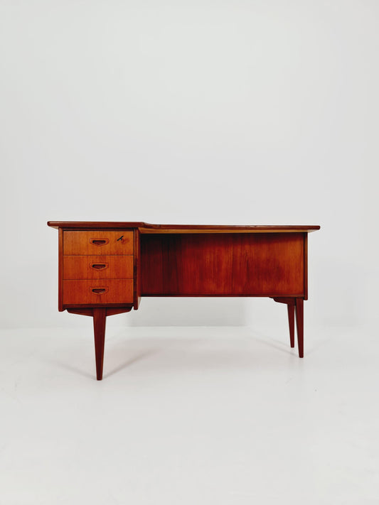 Swedish teak desk model Executive Desk by Leläangs Möbelfabrik ,Bengtsfors Model Görn Strand 1960s