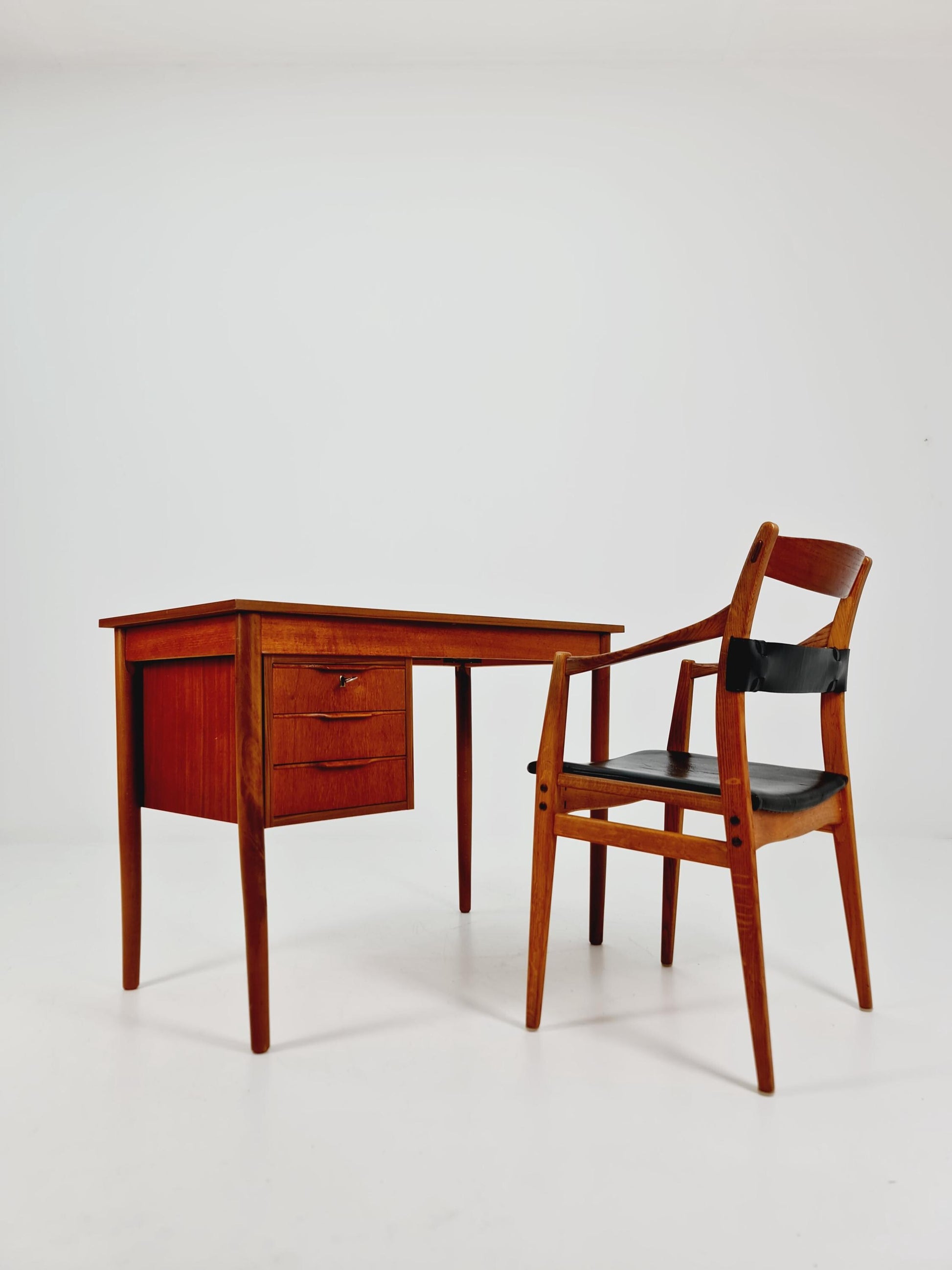 Mid century Danish teak desk By Gunnar Nielsen for Tiberaard 1960s