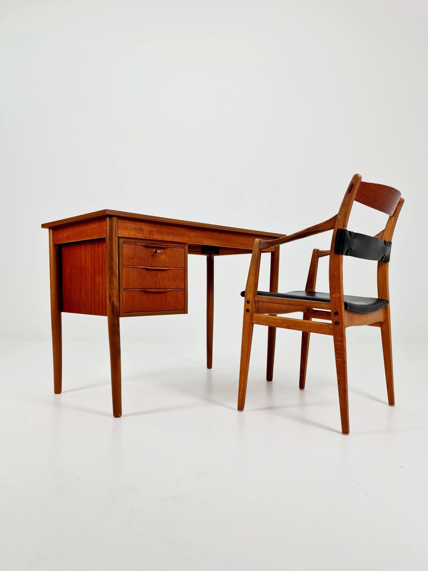 Mid century Danish teak desk By Gunnar Nielsen for Tiberaard 1960s