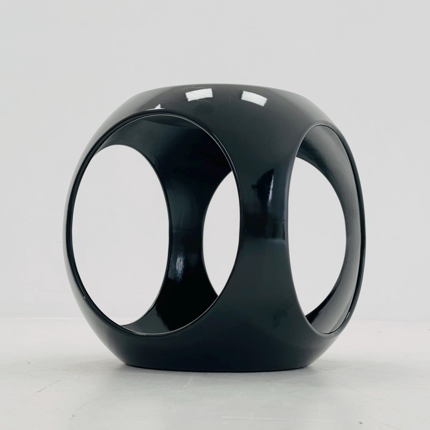 Mid-Century Modern black Fiberglass Side Table – by Luigi Colani 1970s Italy