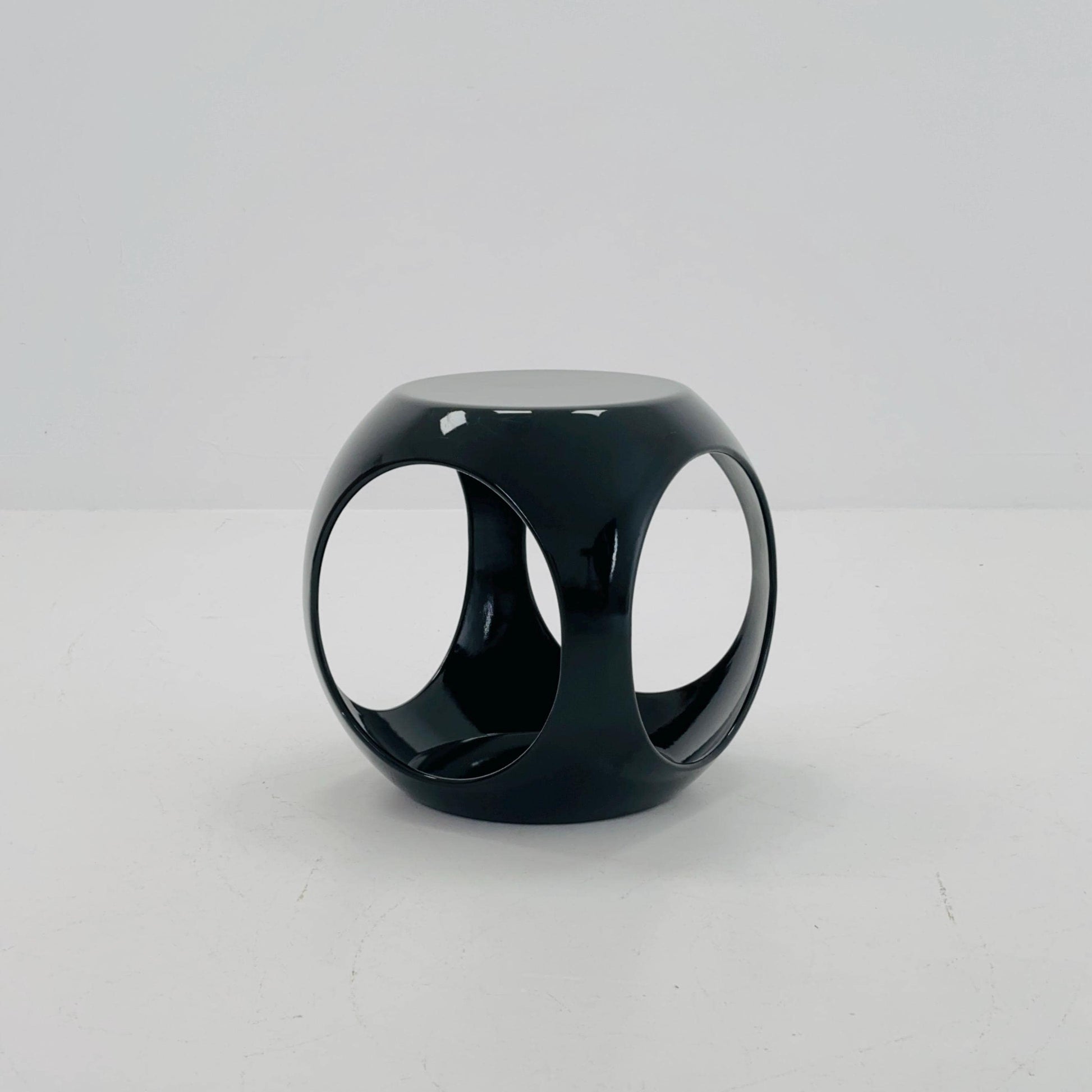 Mid-Century Modern black Fiberglass Side Table – by Luigi Colani 1970s Italy