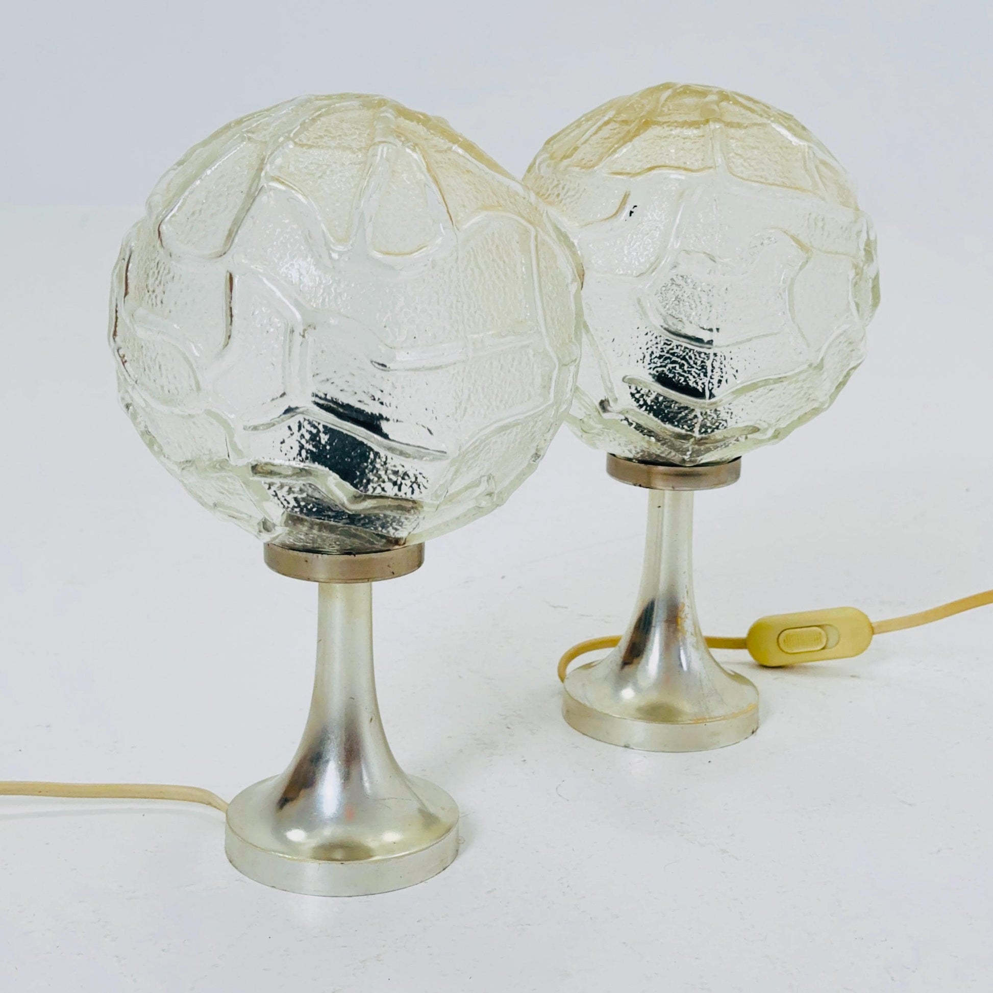 Set of 2 Mid-Century Bedside or Desk Lamps –Glass Globe – ARO Leuchte Type 468/13, Germany 1970s