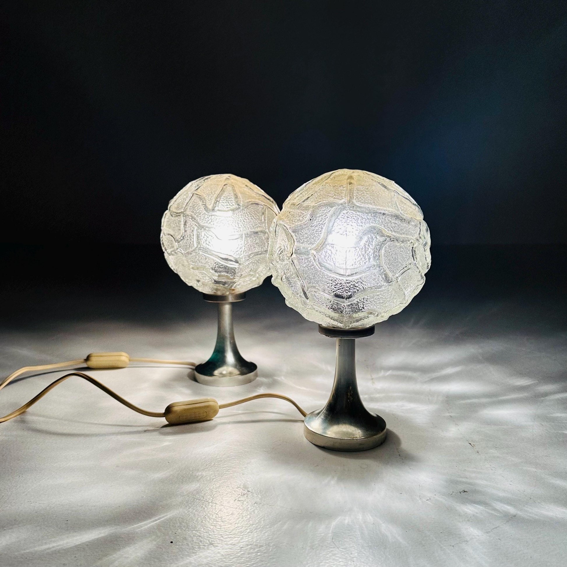 Set of 2 Mid-Century Bedside or Desk Lamps –Glass Globe – ARO Leuchte Type 468/13, Germany 1970s