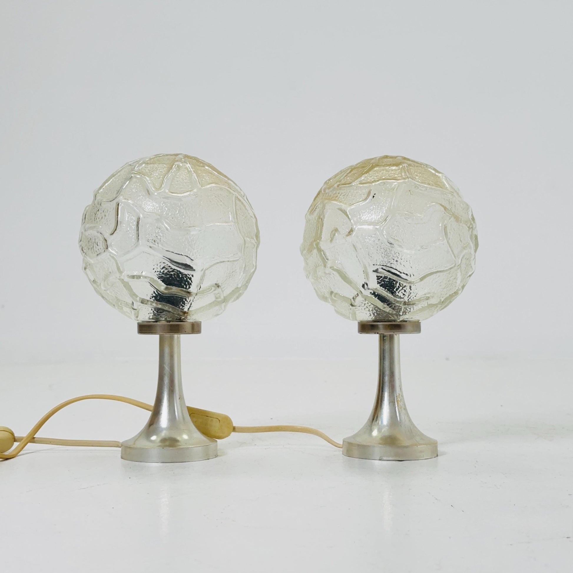 Set of 2 Mid-Century Bedside or Desk Lamps –Glass Globe – ARO Leuchte Type 468/13, Germany 1970s