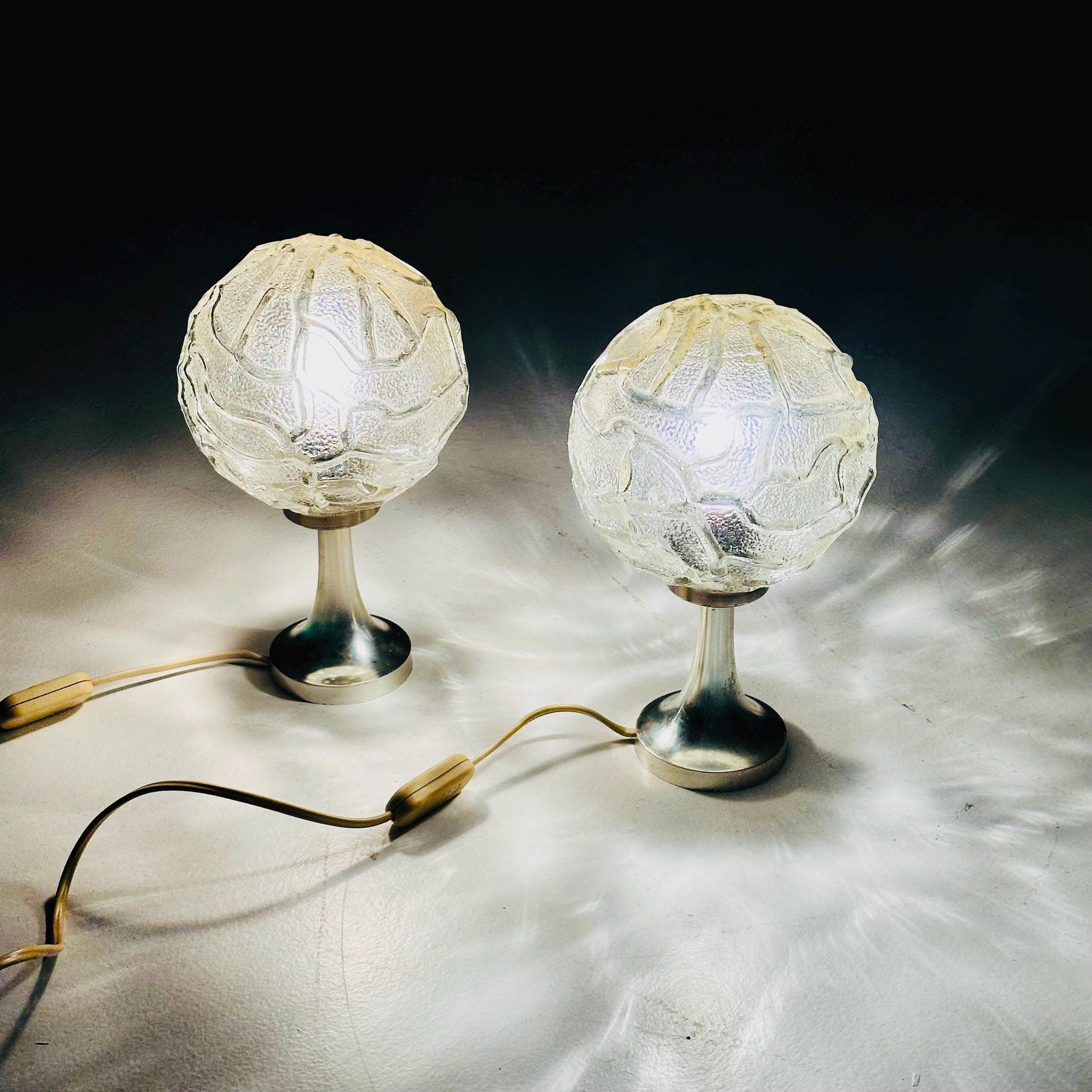 Set of 2 Mid-Century Bedside or Desk Lamps –Glass Globe – ARO Leuchte Type 468/13, Germany 1970s