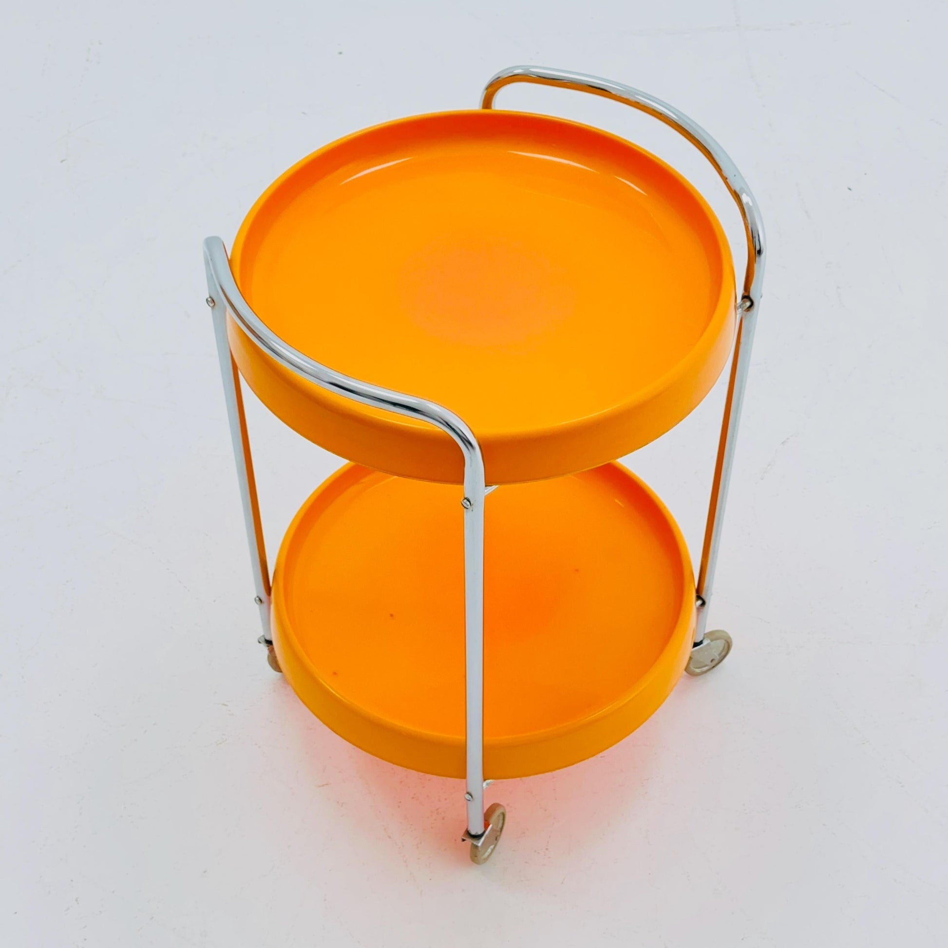 Mid century Spaceage Plastic and Metal Chrome Round Italian Bar Cart, 1980s