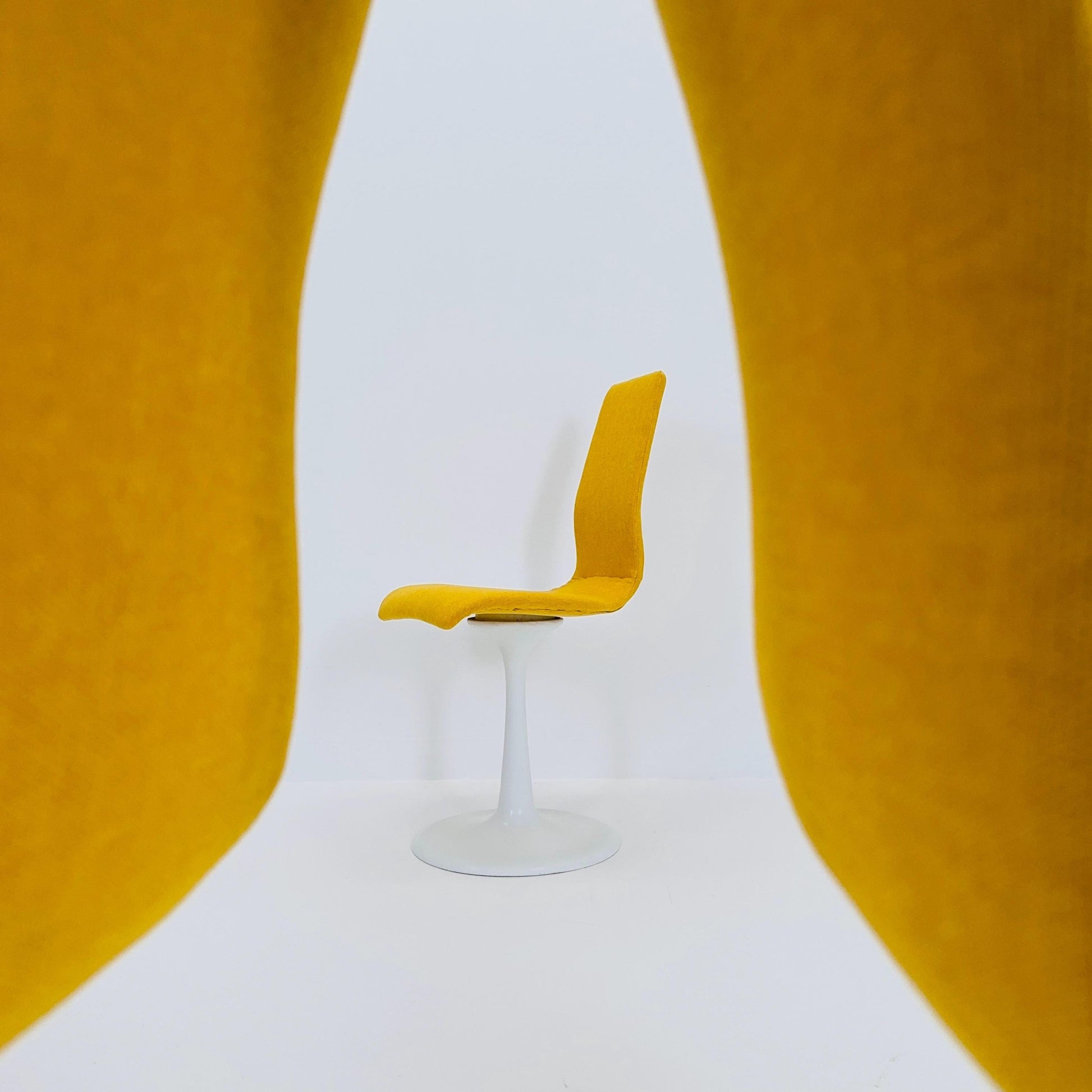 Set of 3 Mid-Century Space Age Dining Chairs Tulip Bases –by Läsko Studioform International, 1970s Germany