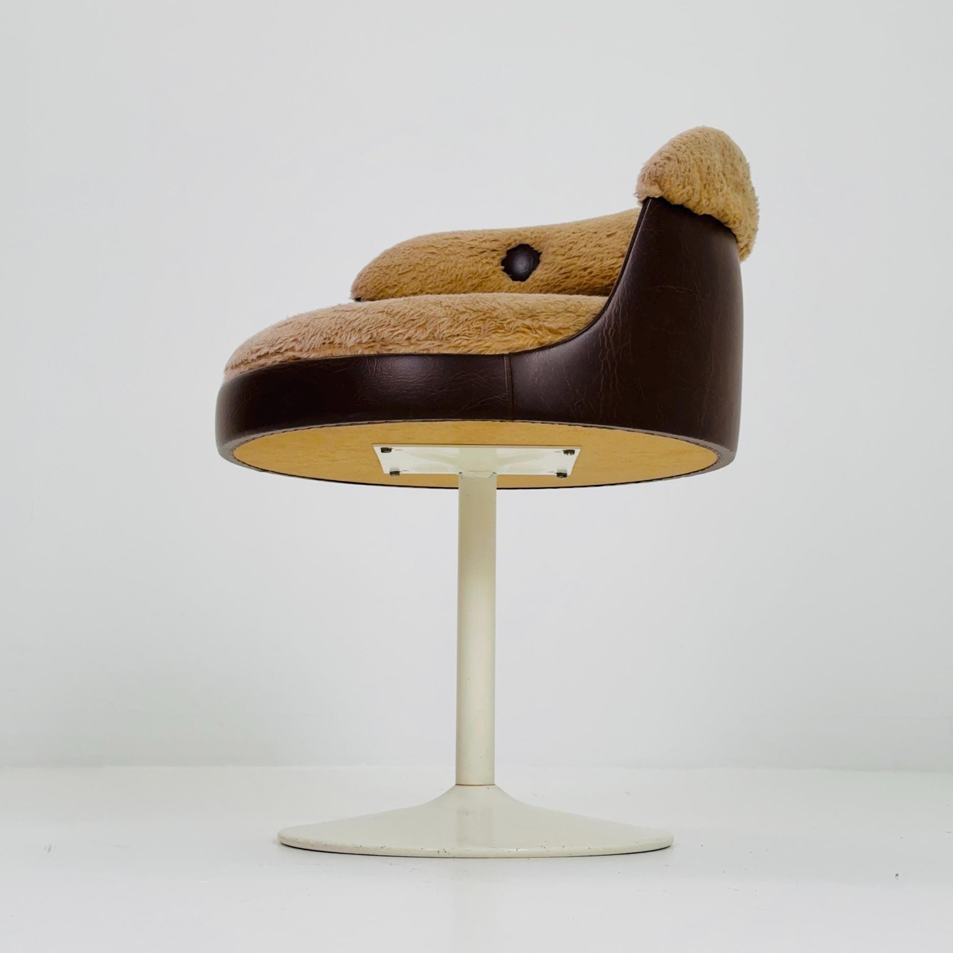 Mid-Century Space Age Tulip Chair in Teddy Fabric | 1970s Netherlands |