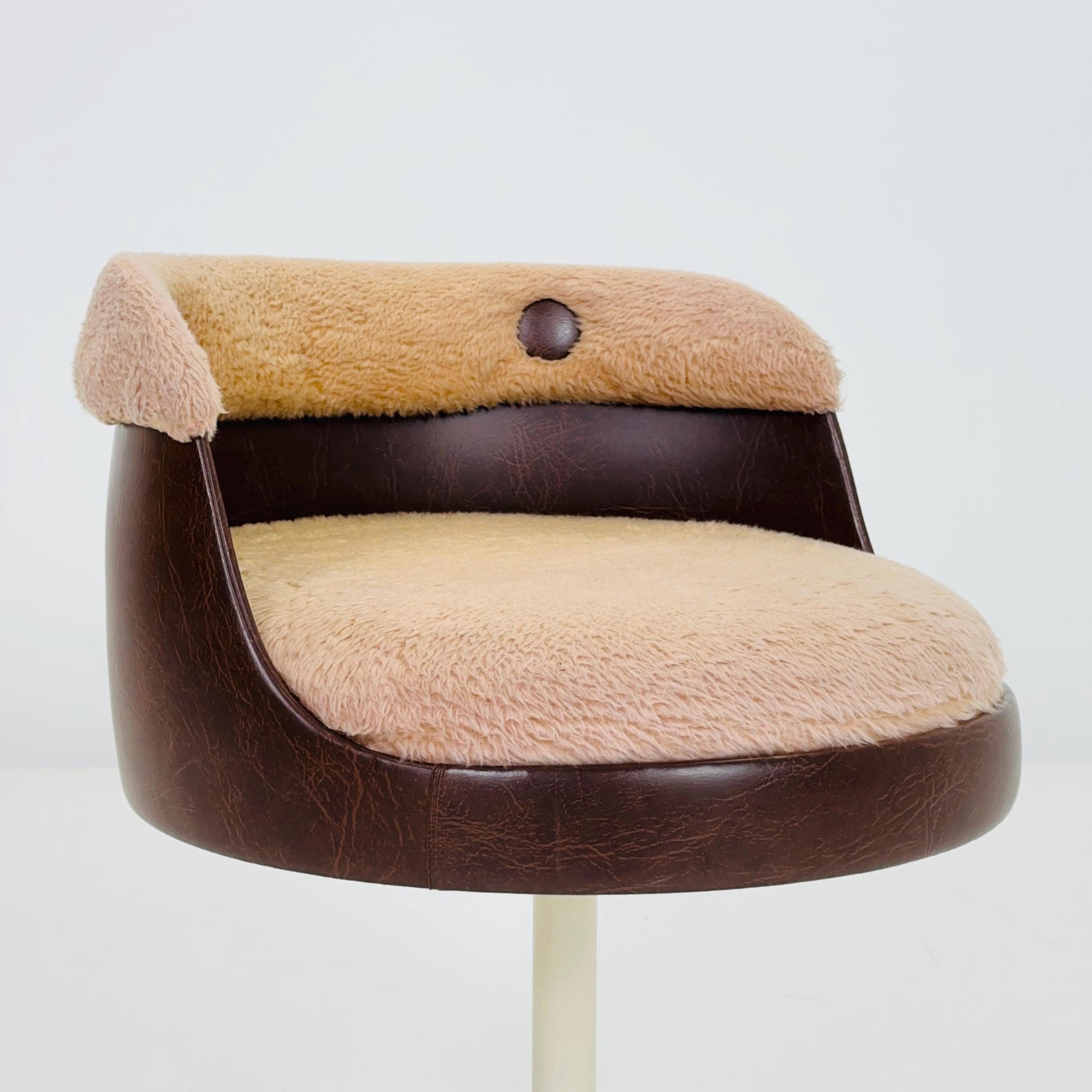 Mid-Century Space Age Tulip Chair in Teddy Fabric | 1970s Netherlands |