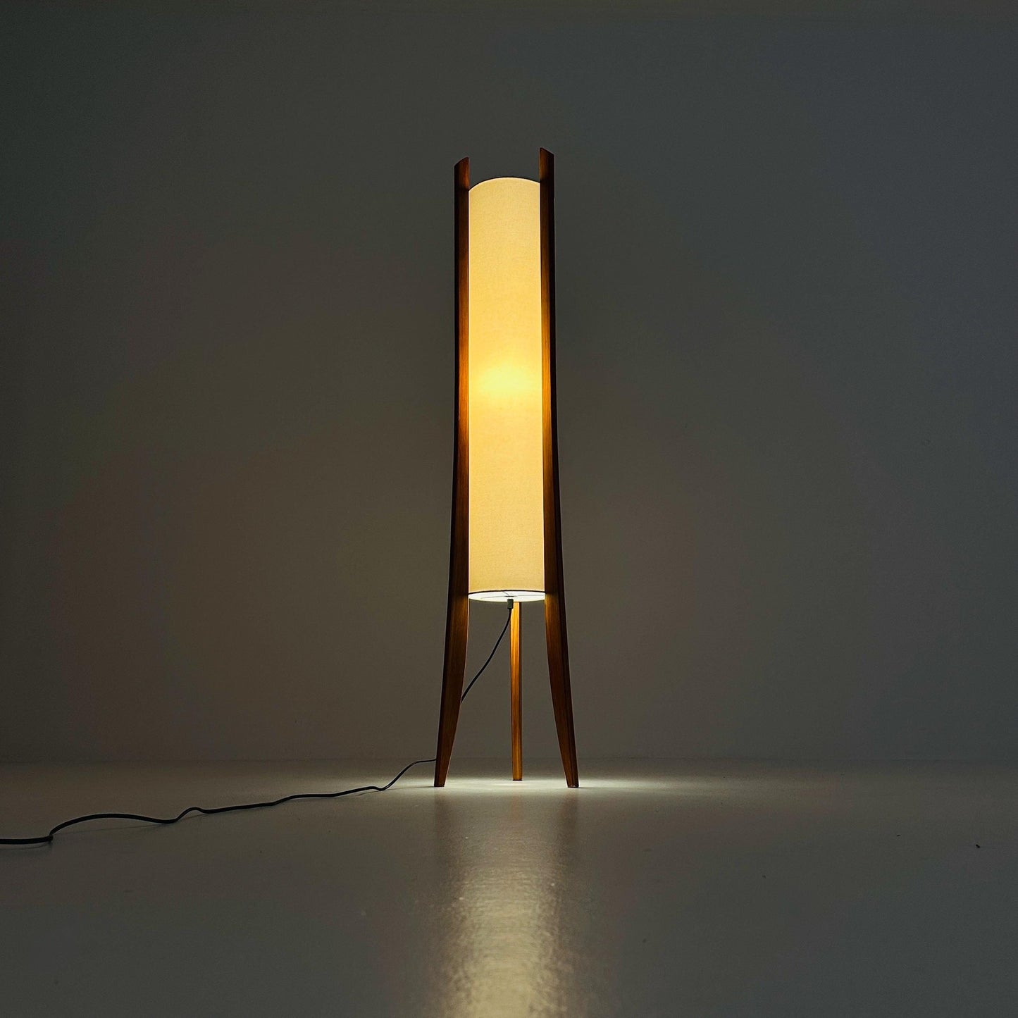 Mid-Century “Rumba” Tripod Floor Lamp by Helena Poch for Taller Uno – Spanish Modern Design, 1980s