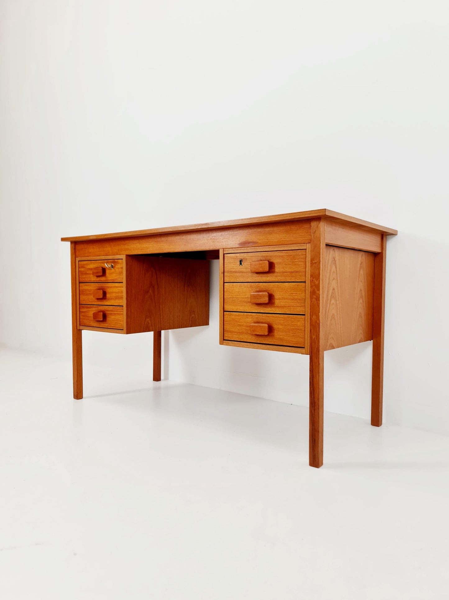 Midcentury Danish Teak Desk by Domino mobler, 1960s