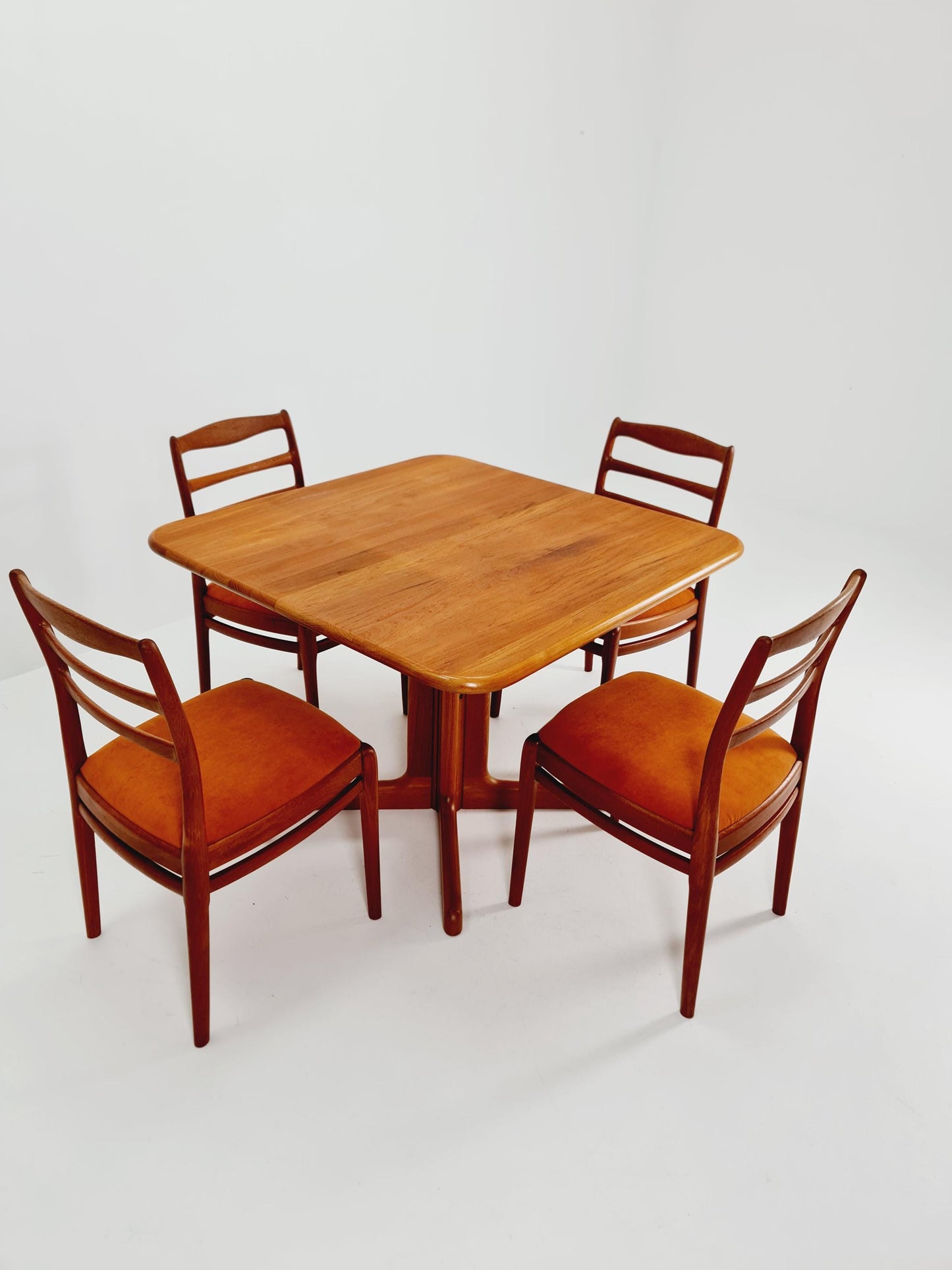 Mid century extendable Danish Modern Solid Teak dining table by Gudme Möbelfabrik ,1970s
