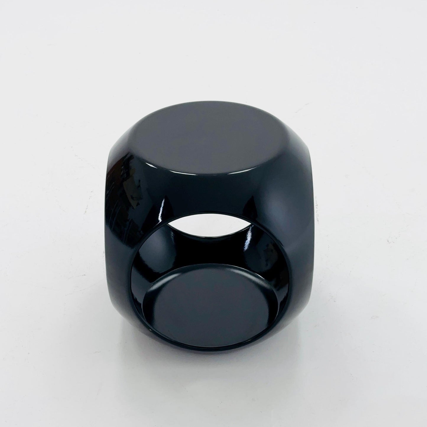 Mid-Century Modern black Fiberglass Side Table – by Luigi Colani 1970s Italy