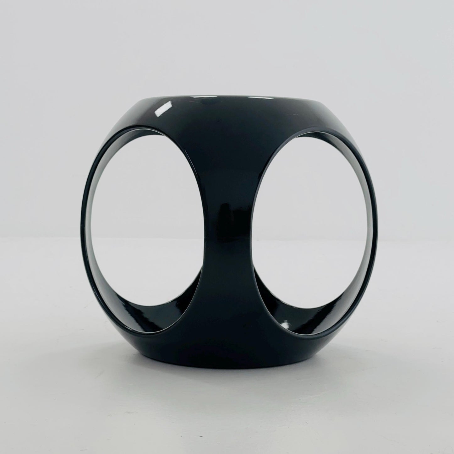 Mid-Century Modern black Fiberglass Side Table – by Luigi Colani 1970s Italy