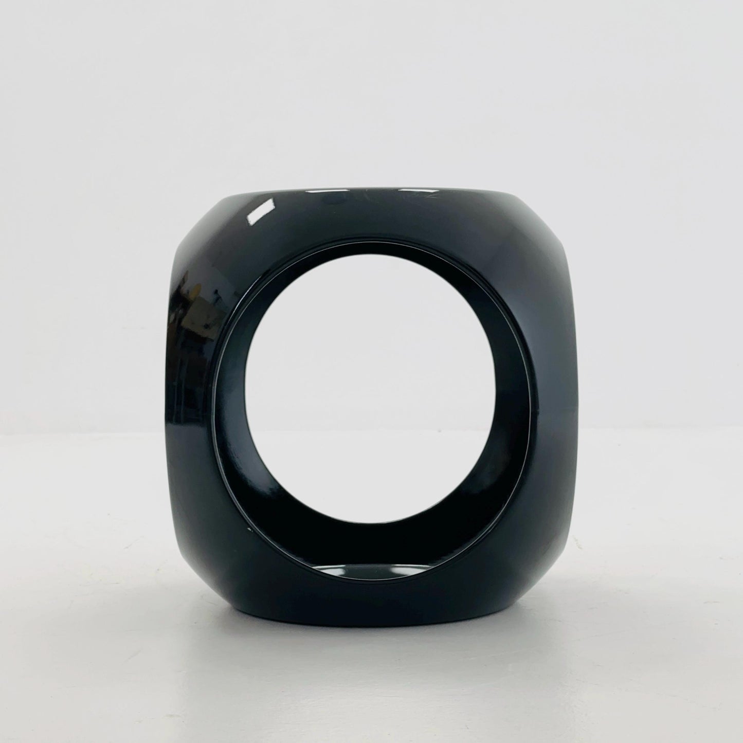 Mid-Century Modern black Fiberglass Side Table – by Luigi Colani 1970s Italy