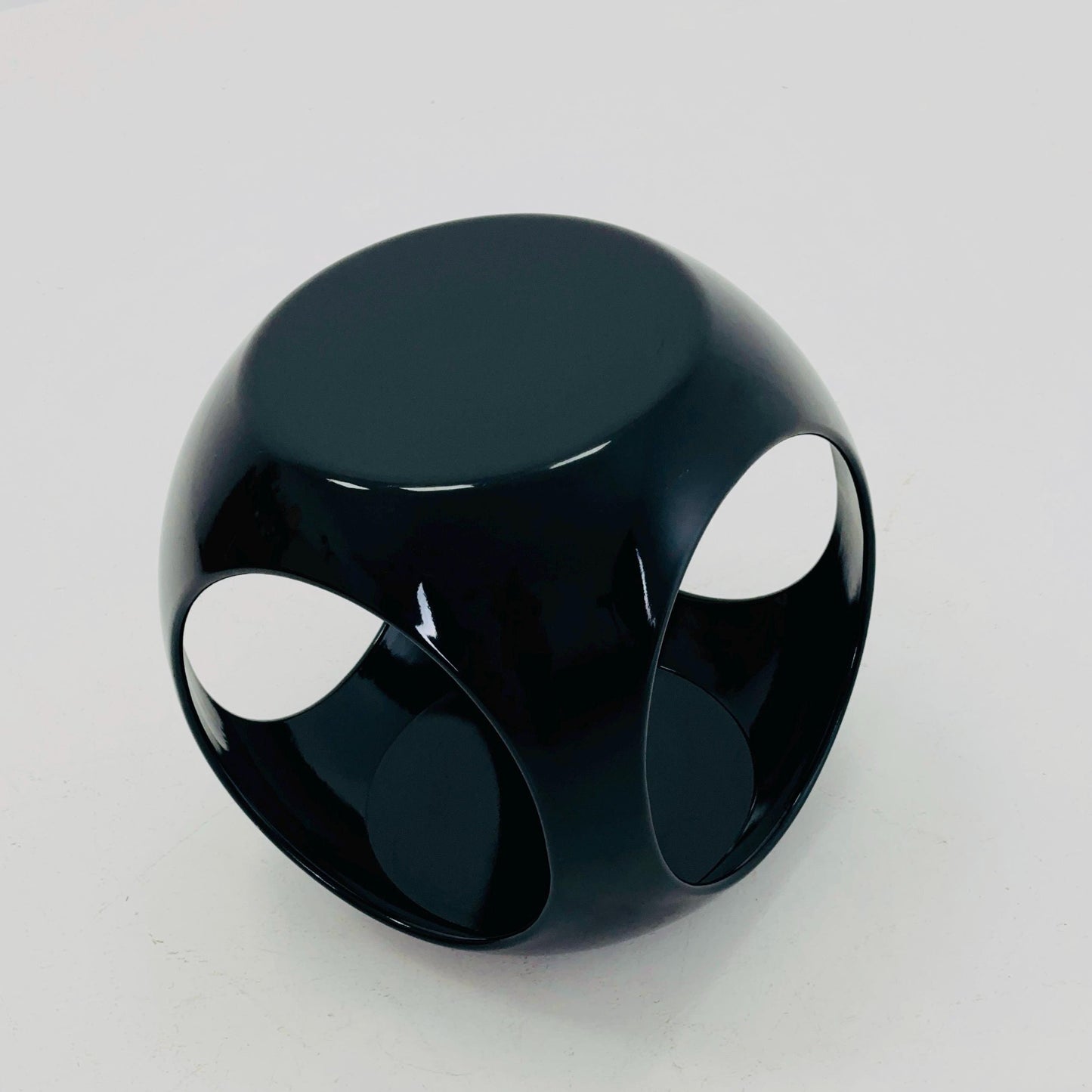 Mid-Century Modern black Fiberglass Side Table – by Luigi Colani 1970s Italy