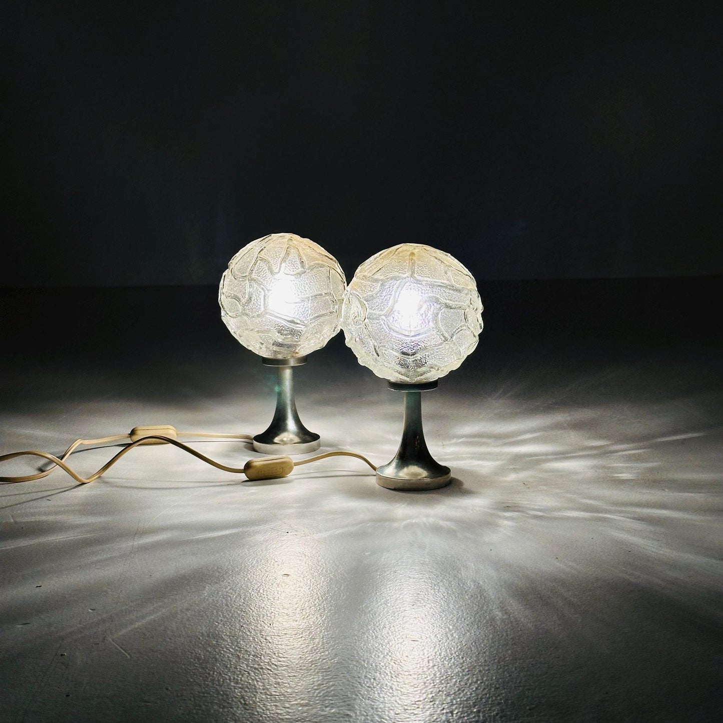 Set of 2 Mid-Century Bedside or Desk Lamps –Glass Globe – ARO Leuchte Type 468/13, Germany 1970s