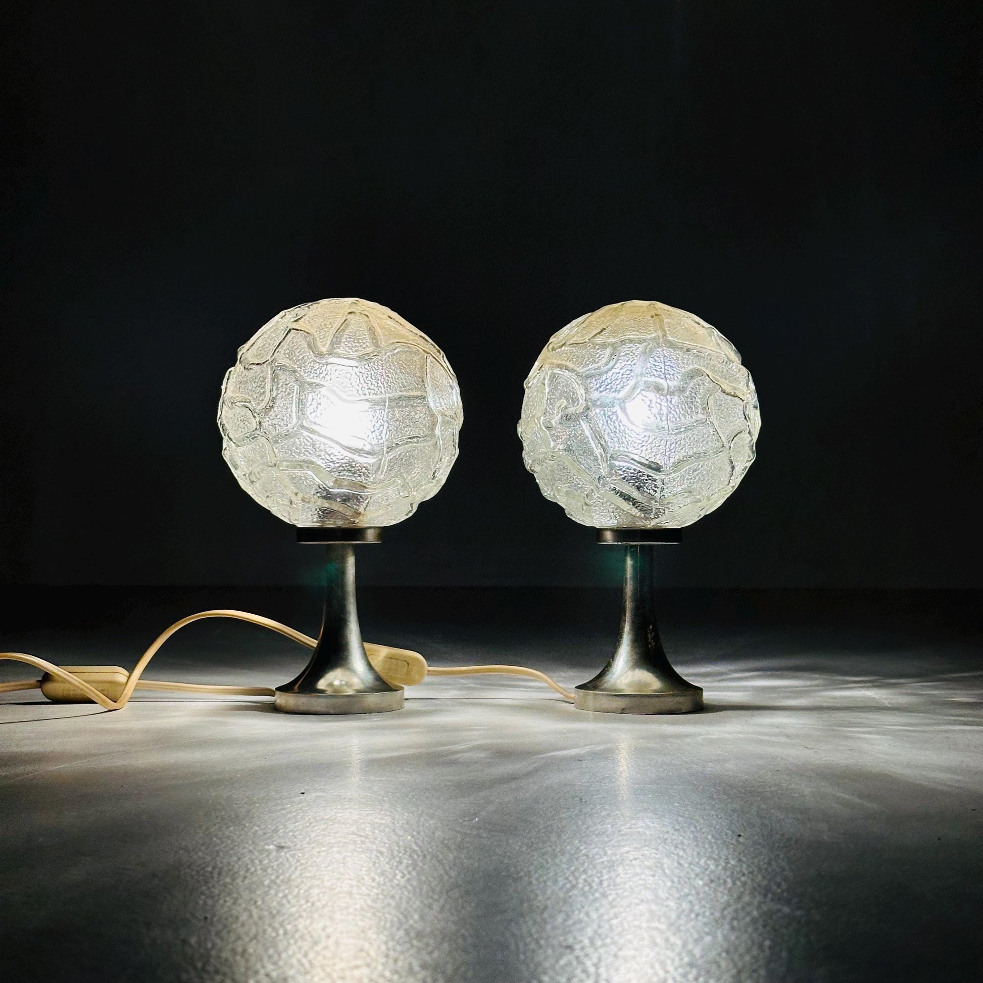 Set of 2 Mid-Century Bedside or Desk Lamps –Glass Globe – ARO Leuchte Type 468/13, Germany 1970s