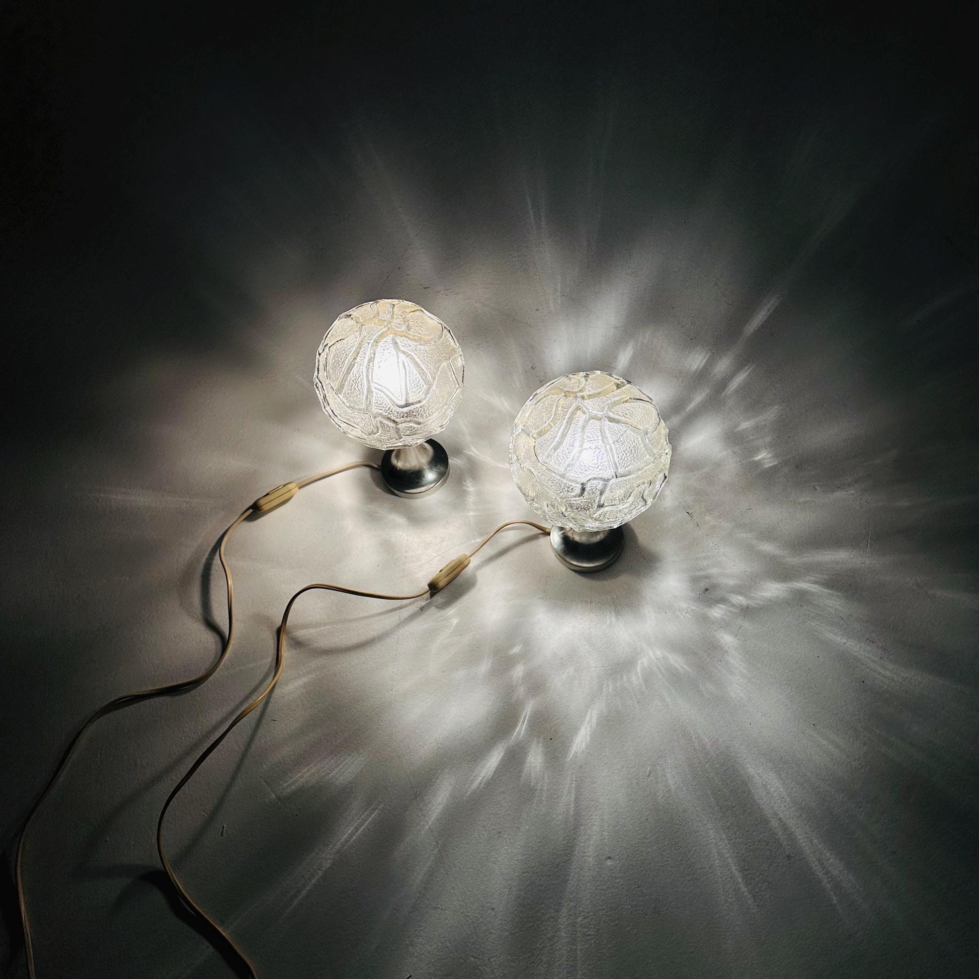 Set of 2 Mid-Century Bedside or Desk Lamps –Glass Globe – ARO Leuchte Type 468/13, Germany 1970s