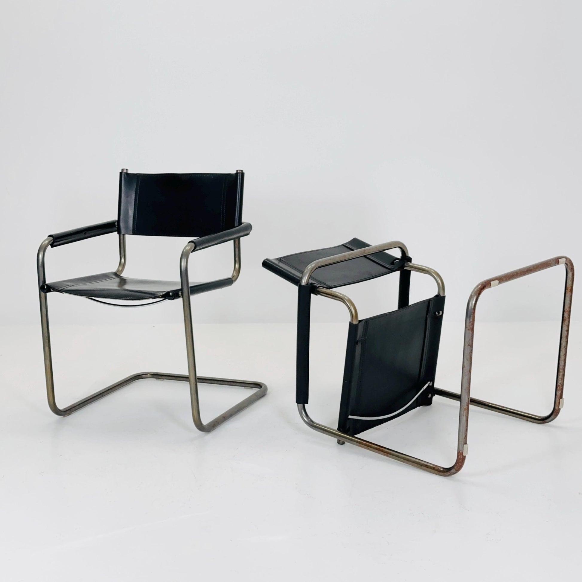 Set of 2 Mid century Bauhaus B34 black leather cantilevered chairs by Mart Stam for Jox Interni italy 1980s