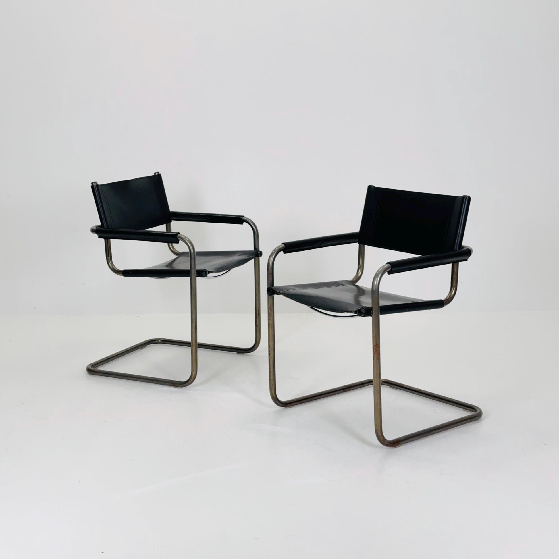 Set of 2 Mid century Bauhaus B34 black leather cantilevered chairs by Mart Stam for Jox Interni italy 1980s