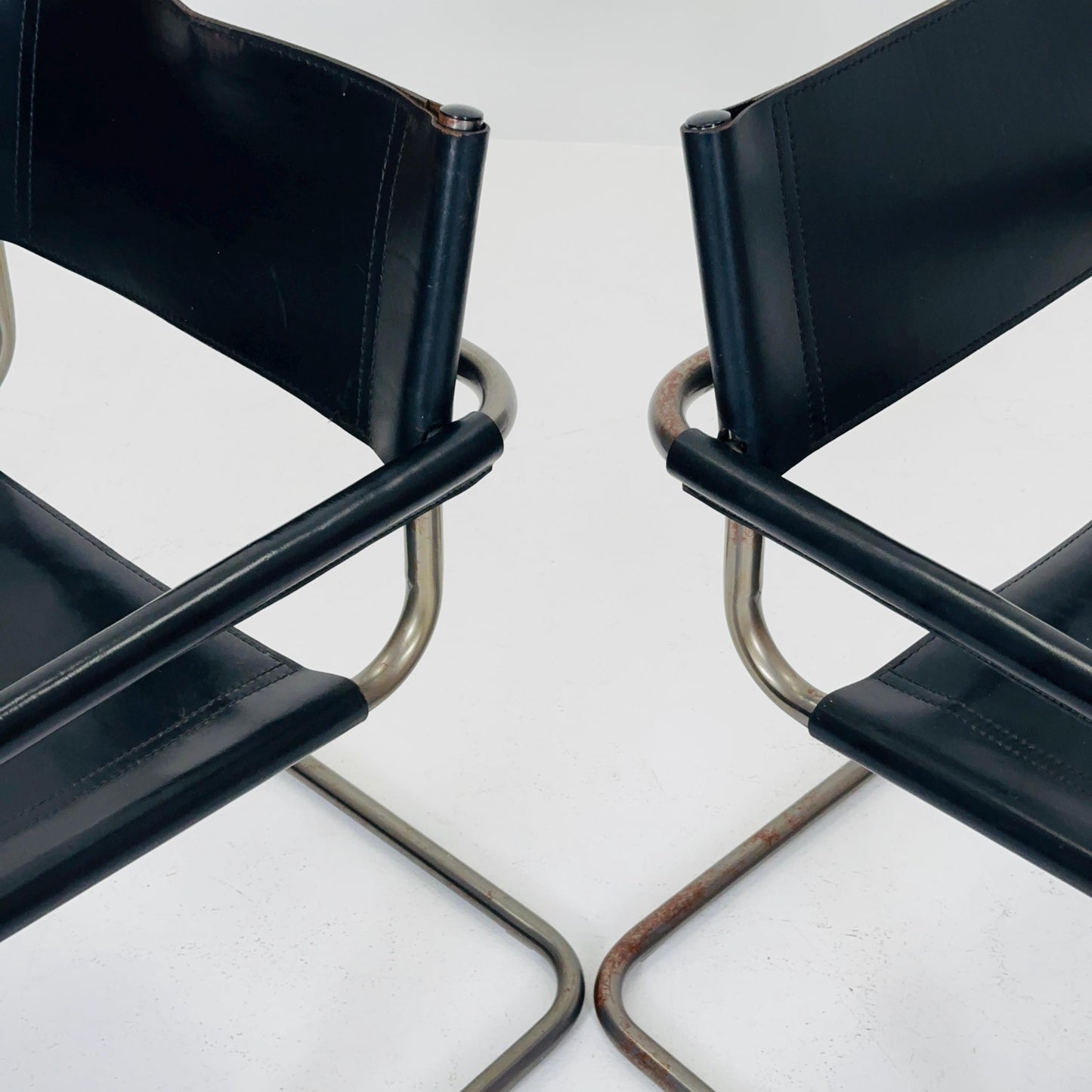 Set of 2 Mid century Bauhaus B34 black leather cantilevered chairs by Mart Stam for Jox Interni italy 1980s