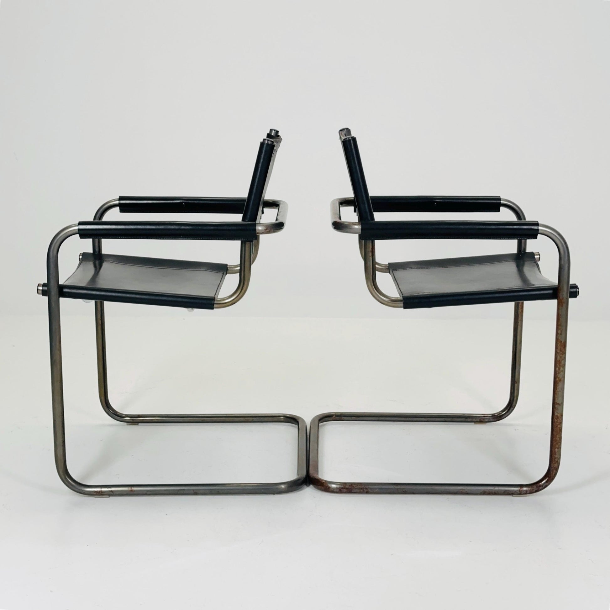 Set of 2 Mid century Bauhaus B34 black leather cantilevered chairs by Mart Stam for Jox Interni italy 1980s