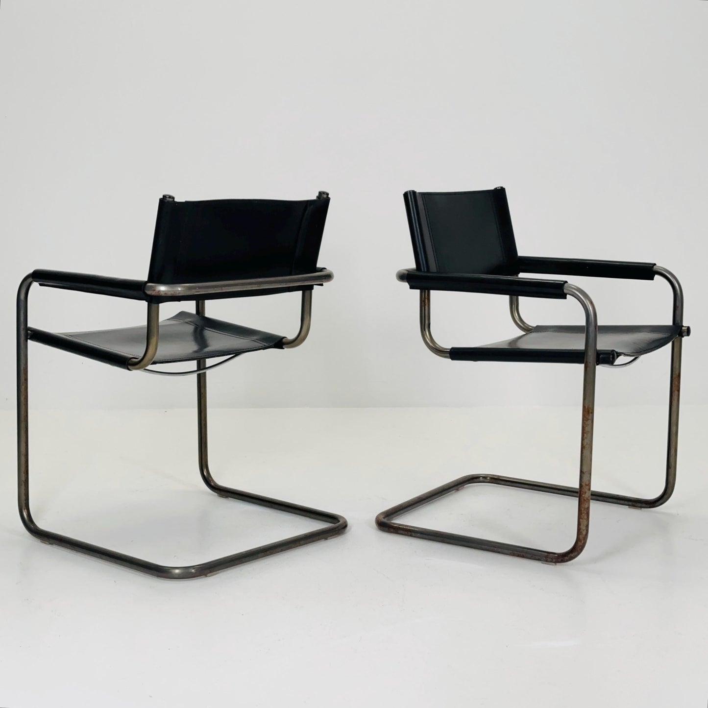 Set of 2 Mid century Bauhaus B34 black leather cantilevered chairs by Mart Stam for Jox Interni italy 1980s